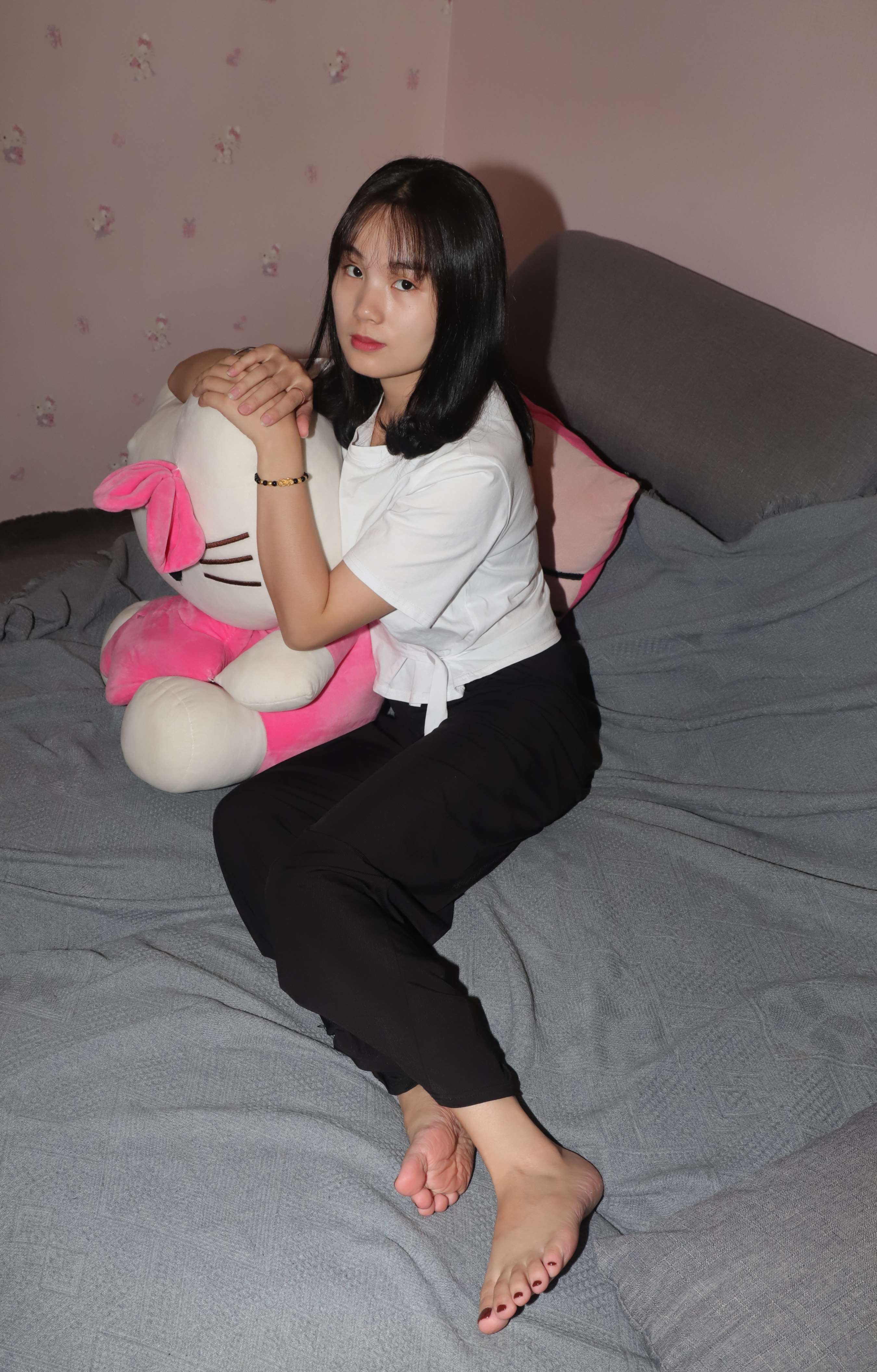 《美女彩铃的脚看着是否会流口水？》作品图