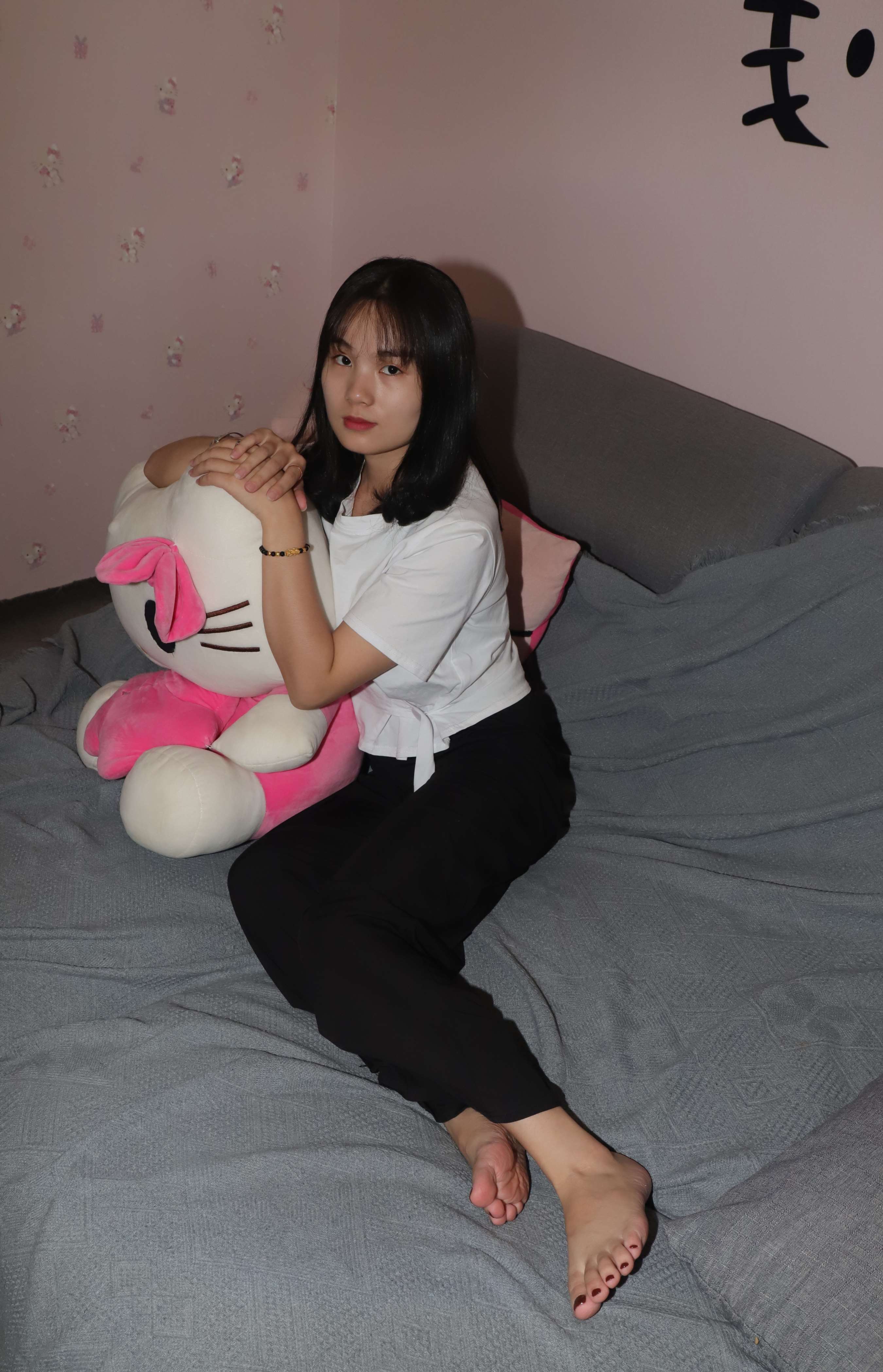 《美女彩铃的脚看着是否会流口水？》作品图