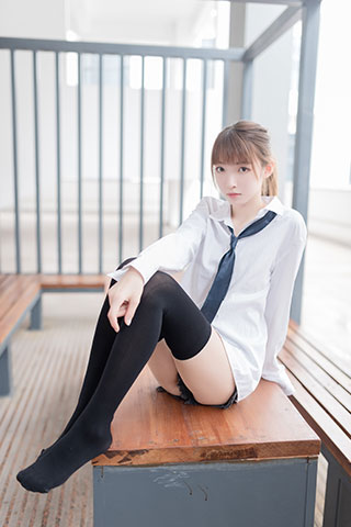 热裤の黑丝脚丫