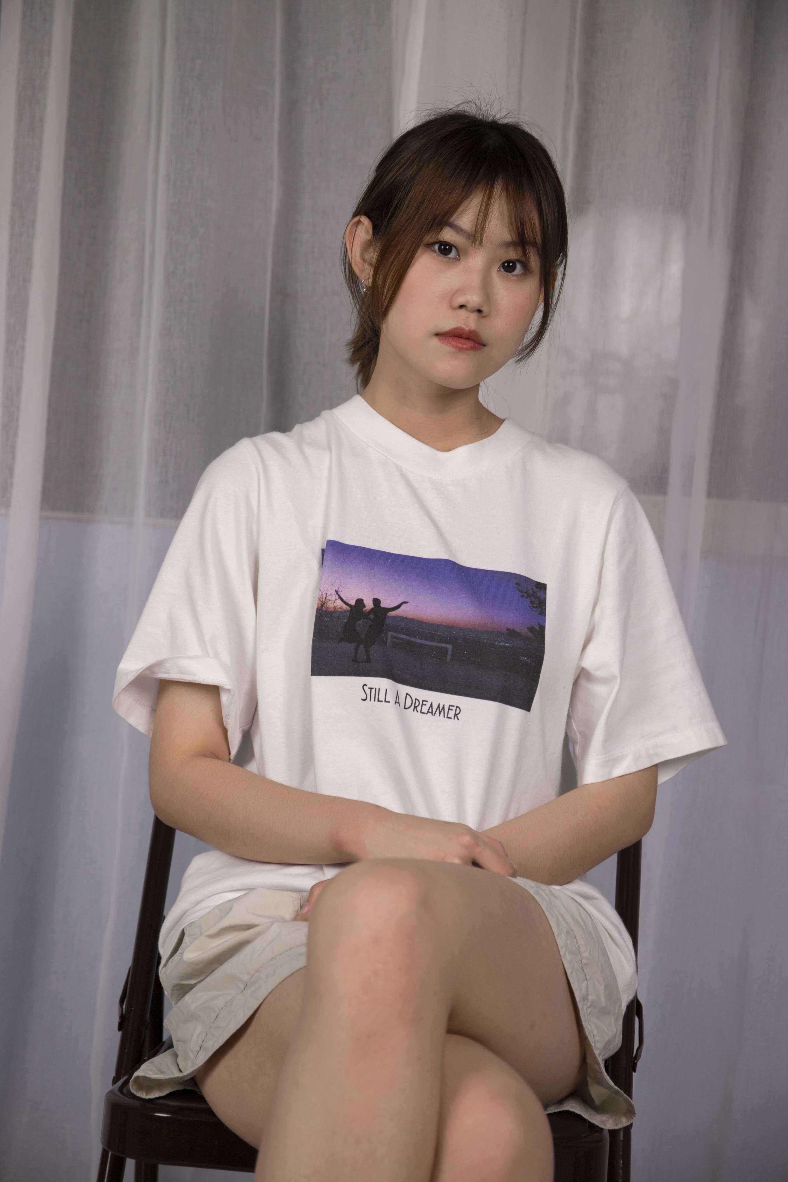 《甜美小精灵莉莉沙发秀脚【套图+4k视频】》作品图