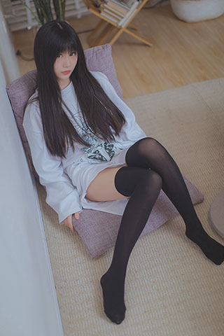 可爱少女黑丝脚