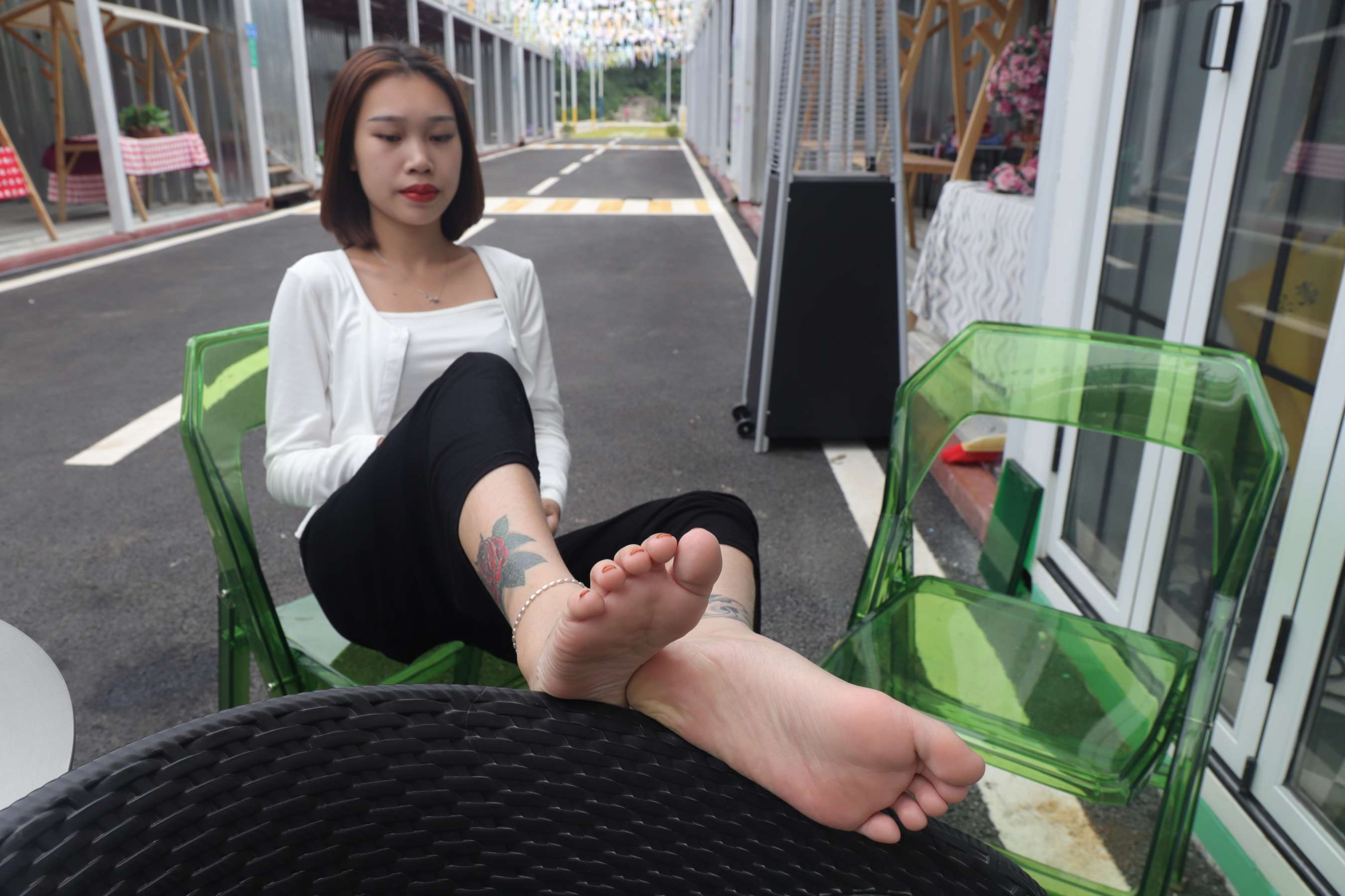 《拍完照顺便给小娴来个足底按摩》作品图