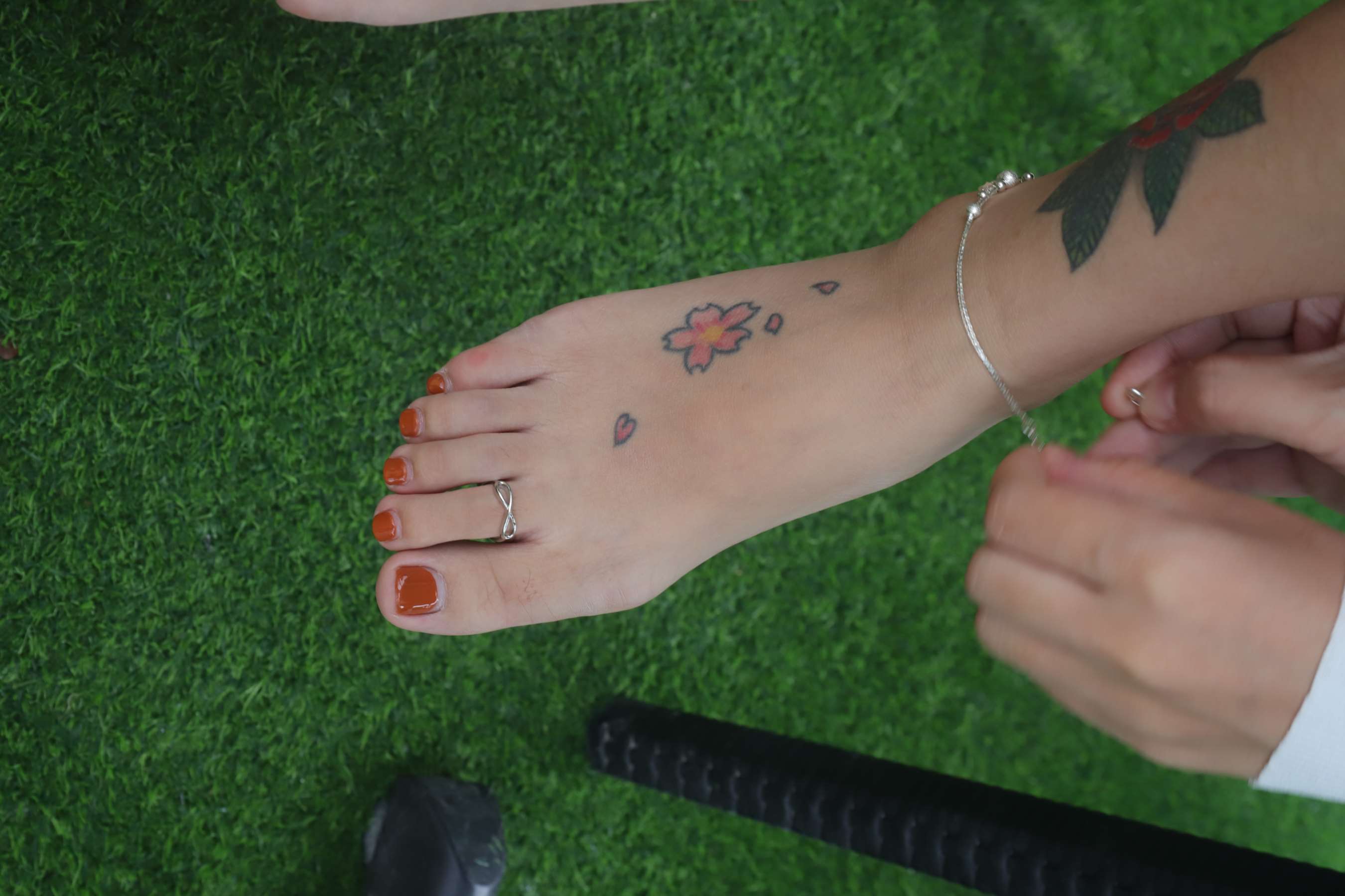 《拍完照顺便给小娴来个足底按摩》作品图