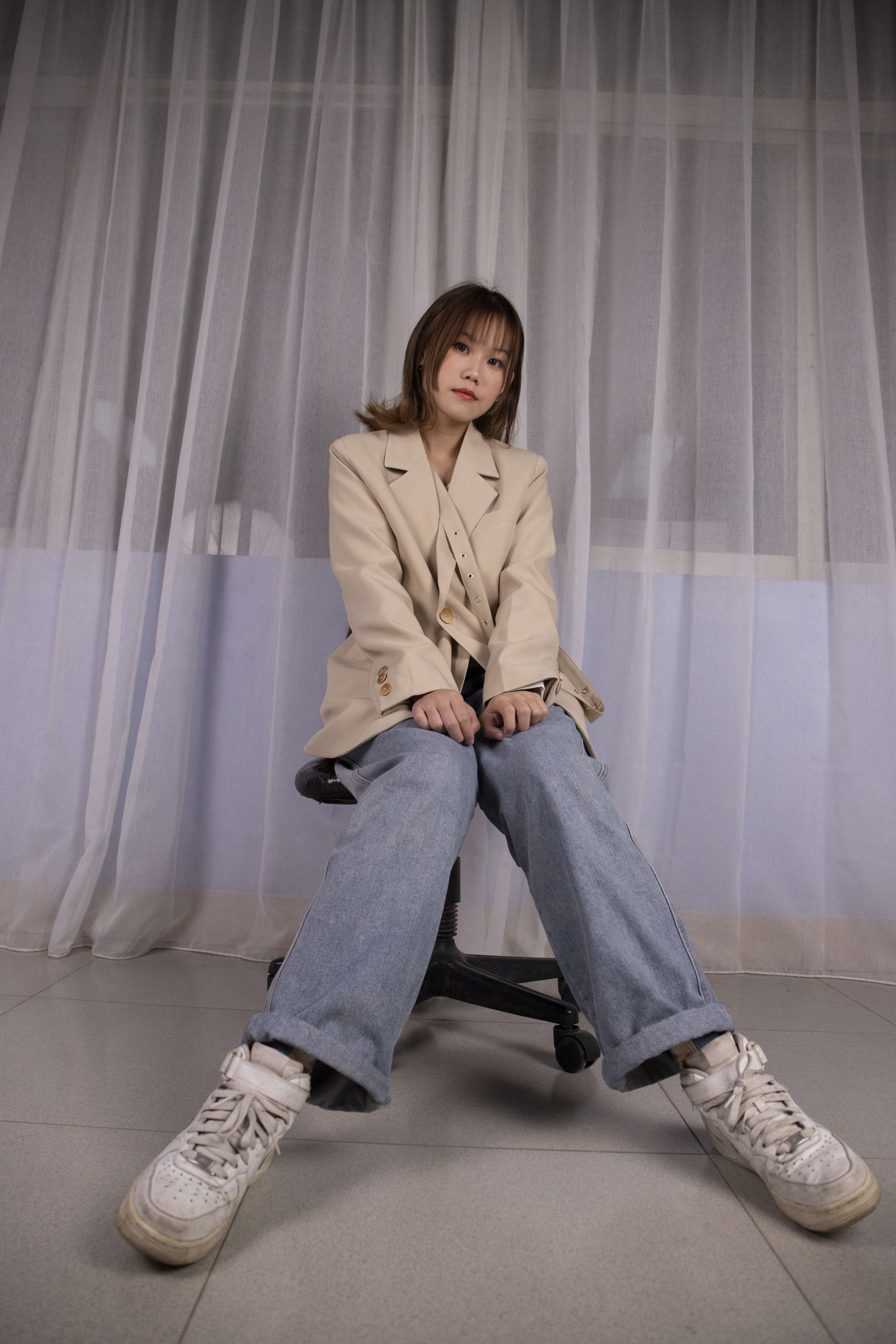 《高颜值莉莉的鞋子真脏啊【套图+4K视频】》作品图