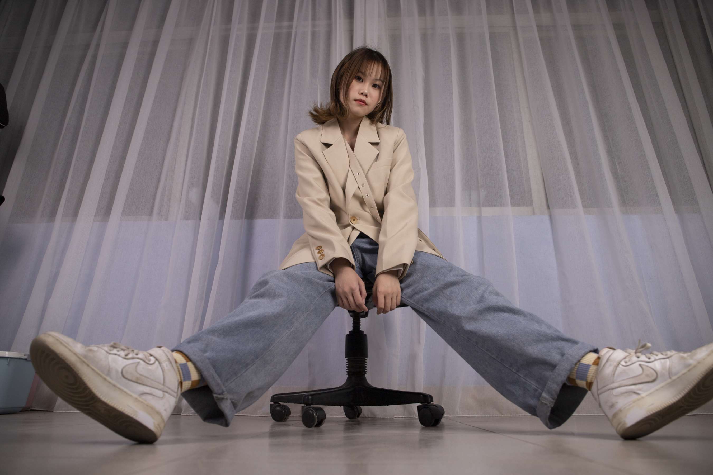 《高颜值莉莉的鞋子真脏啊【套图+4K视频】》作品图