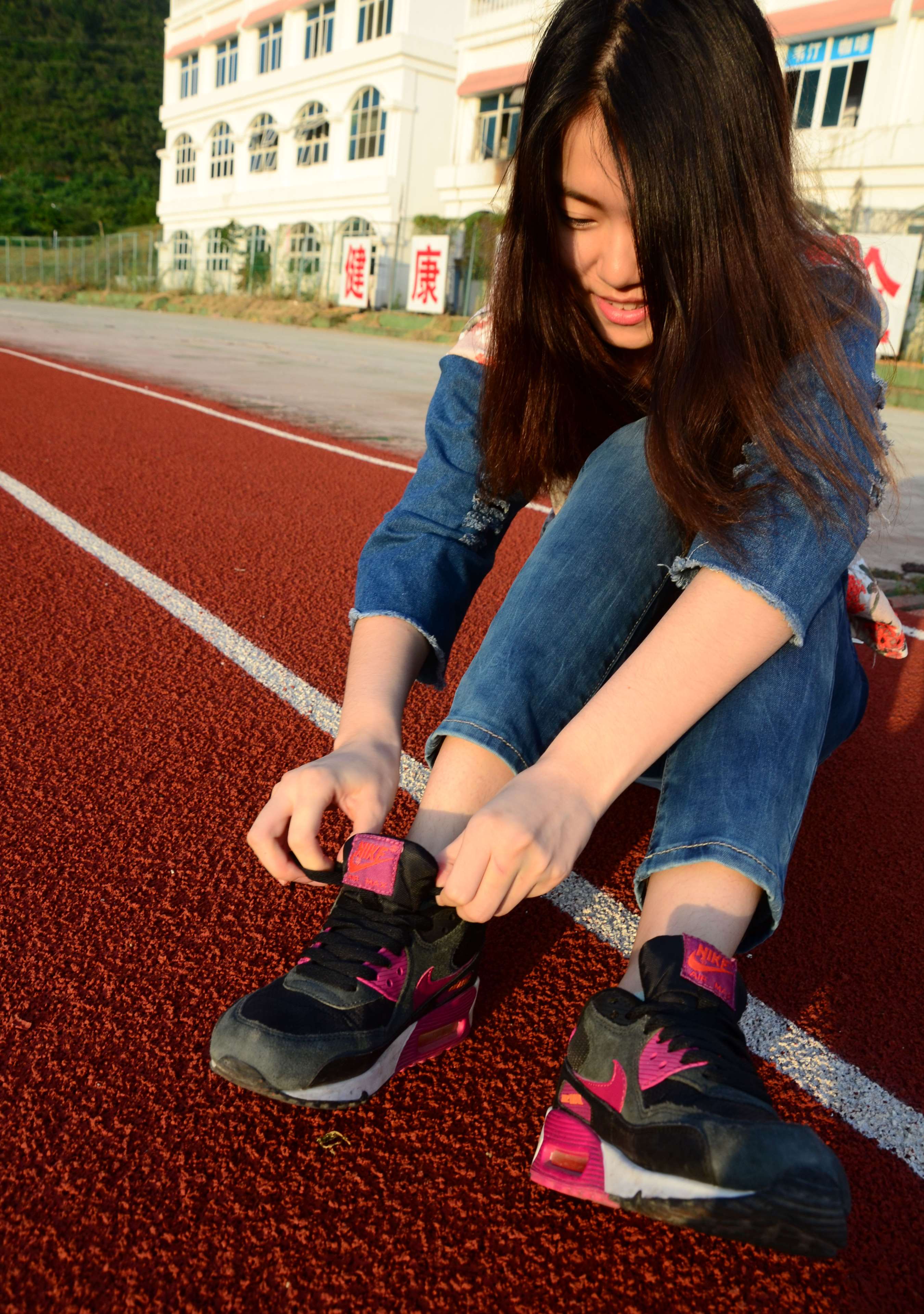 《运动鞋の棉袜脚》作品图