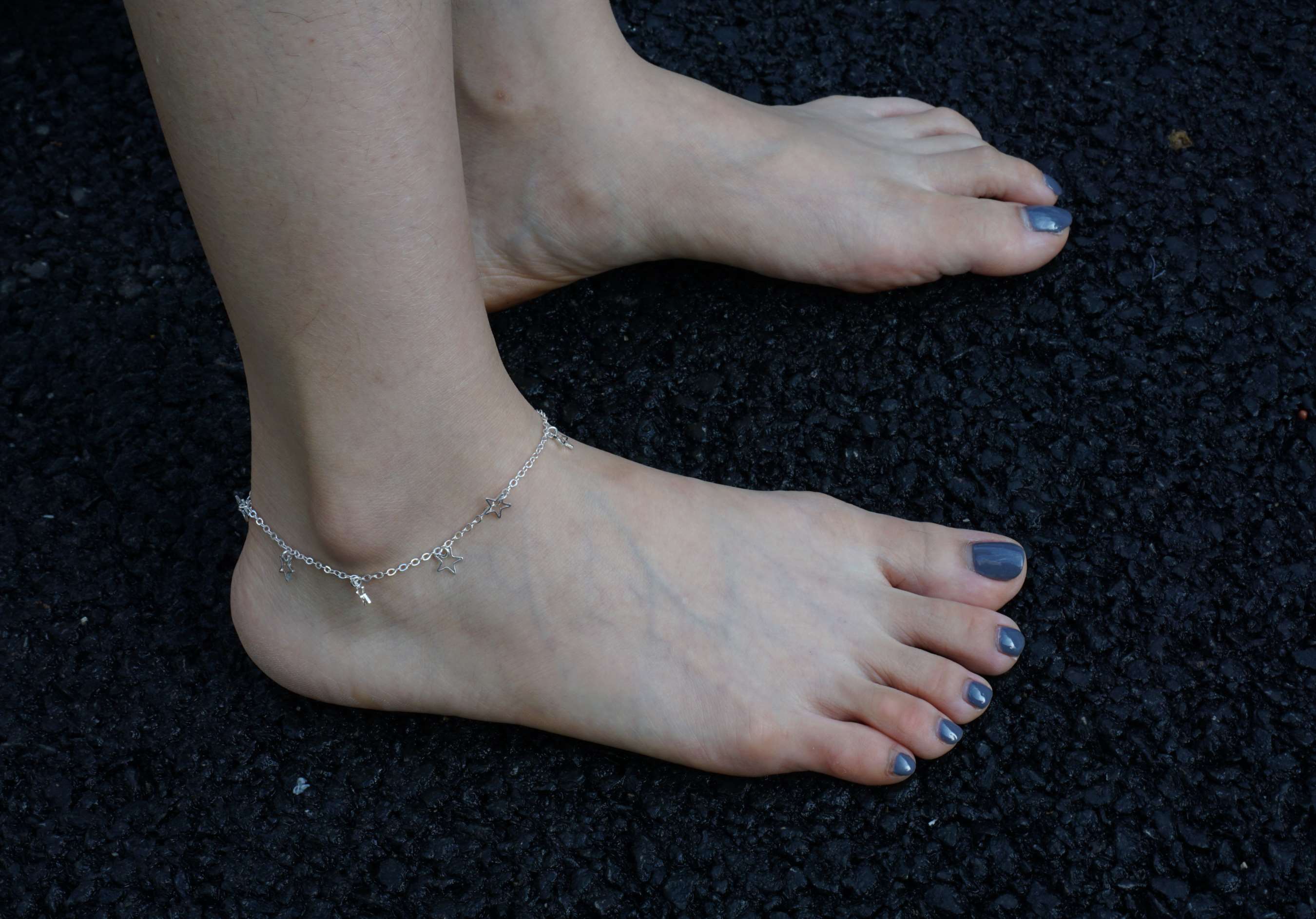 《蓉蓉37码赤足》作品图