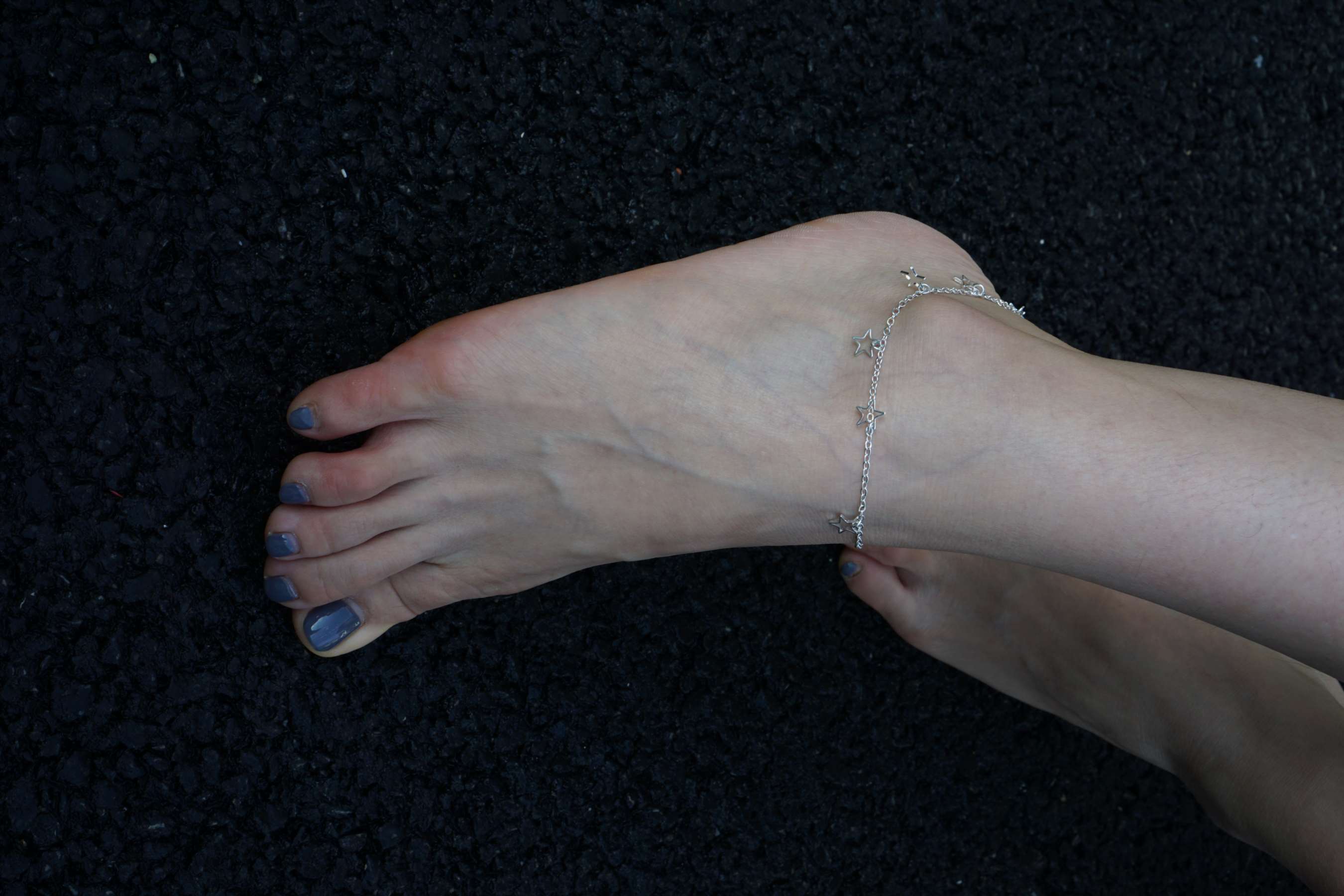 《蓉蓉37码赤足》作品图