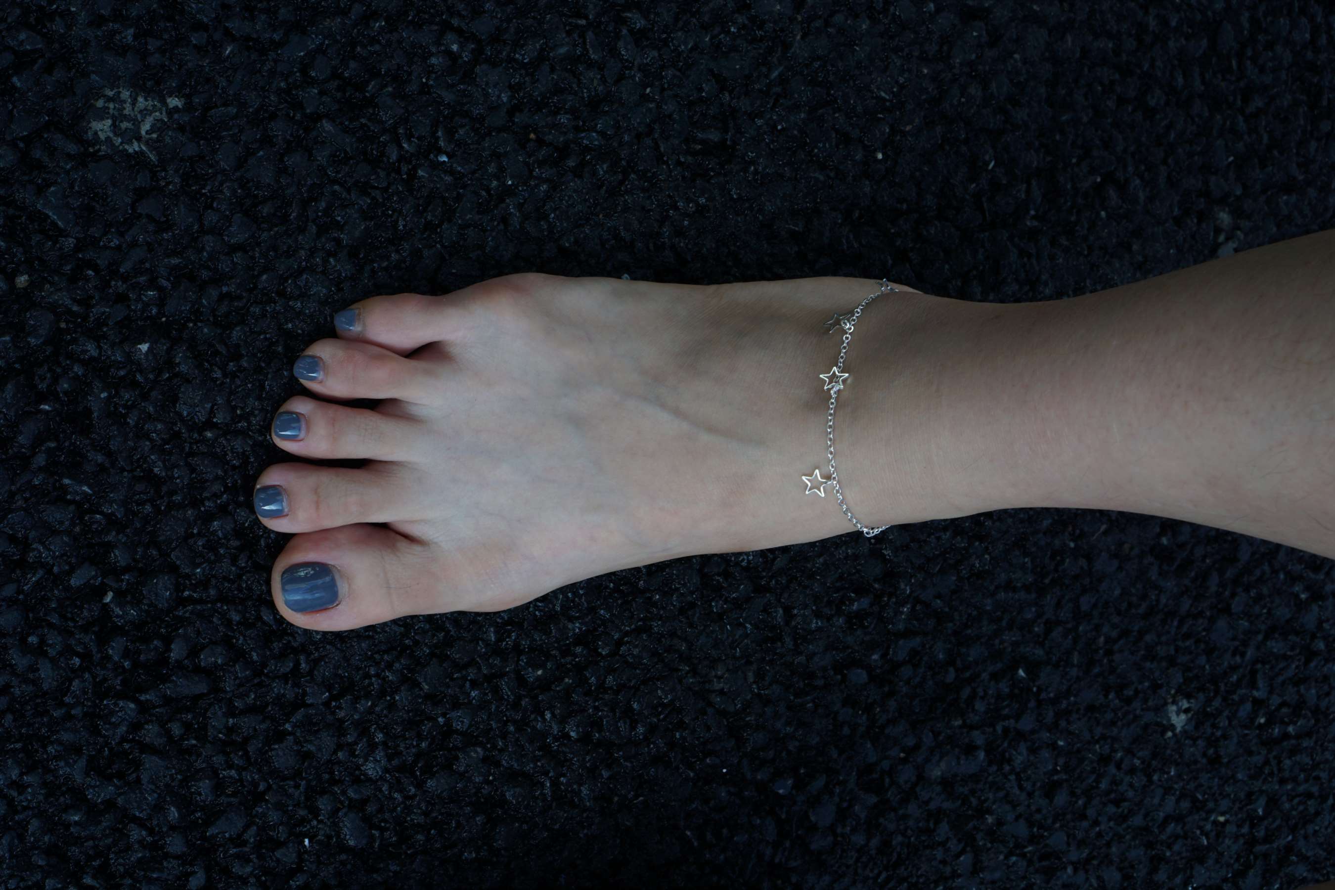 《蓉蓉37码赤足》作品图