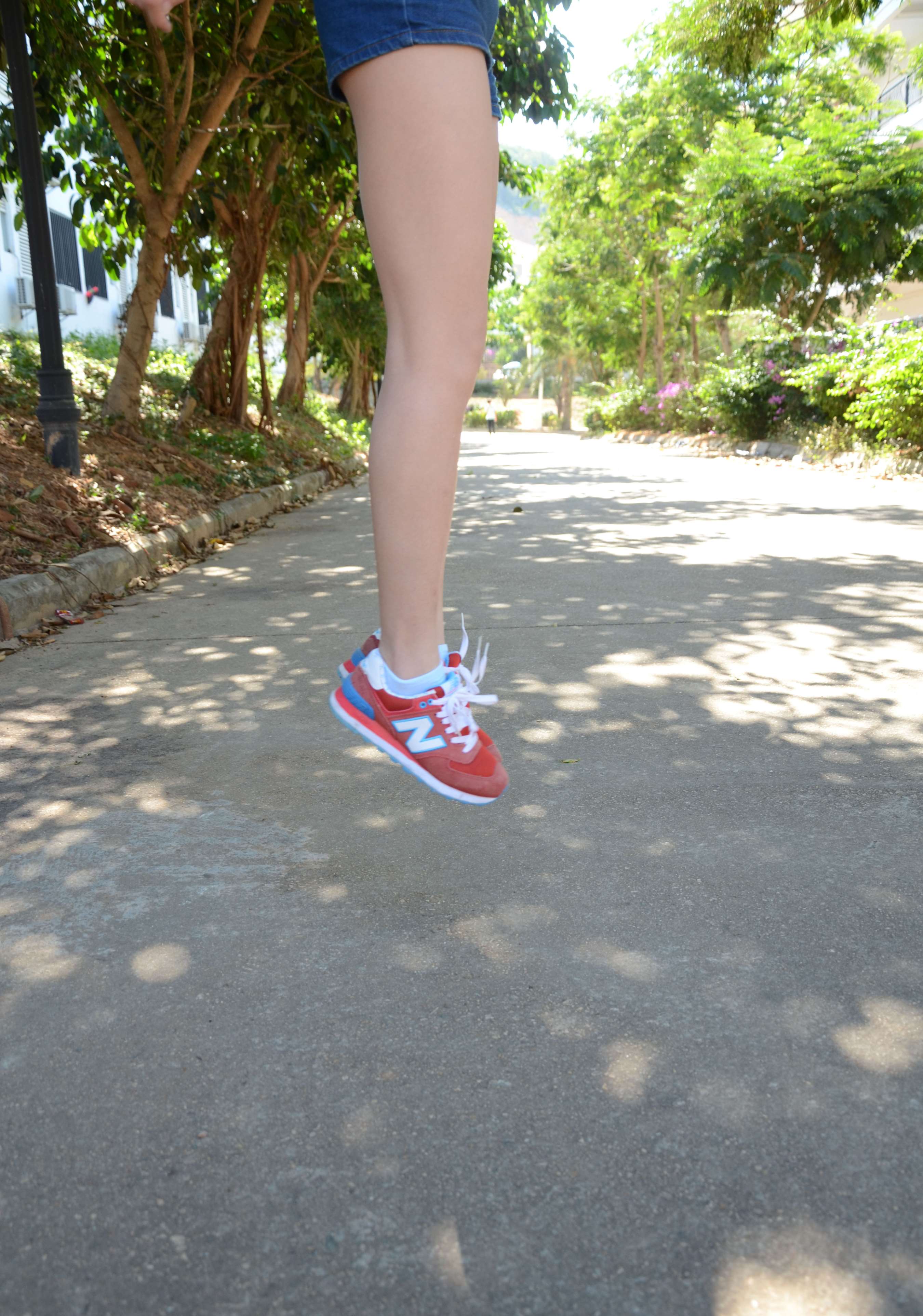 《N字鞋热裤の棉袜脚》作品图