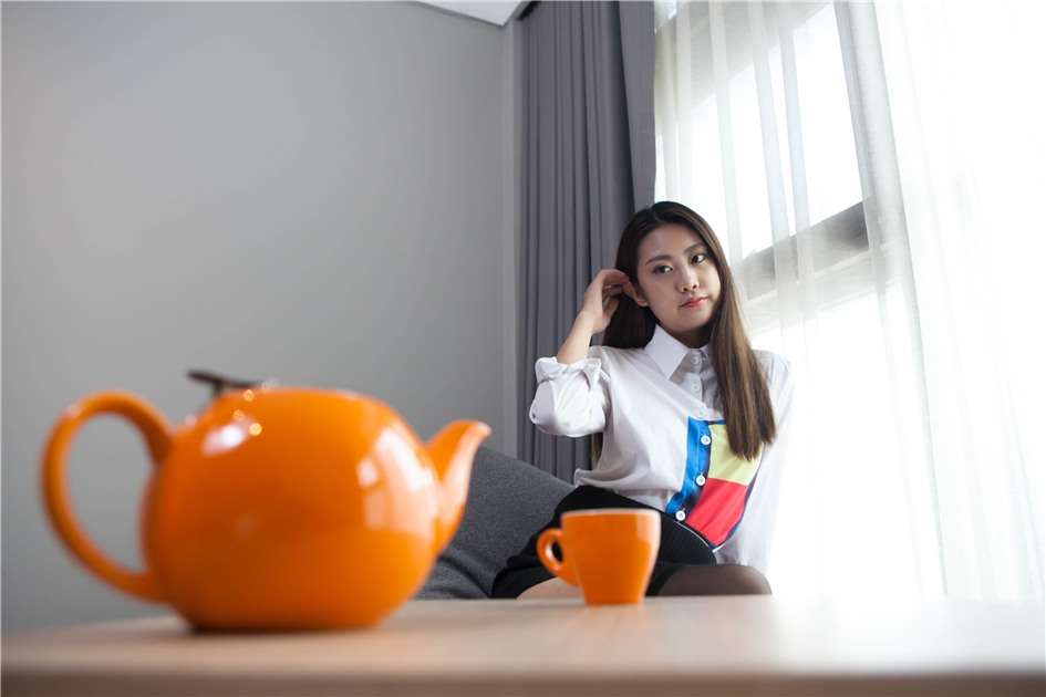 《白领装黑丝高跟》作品图