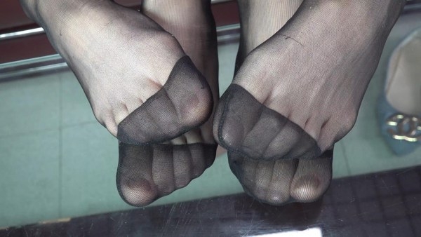 《【视频】潘婷小花双人黑丝平底鞋挑鞋玩鞋》作品图