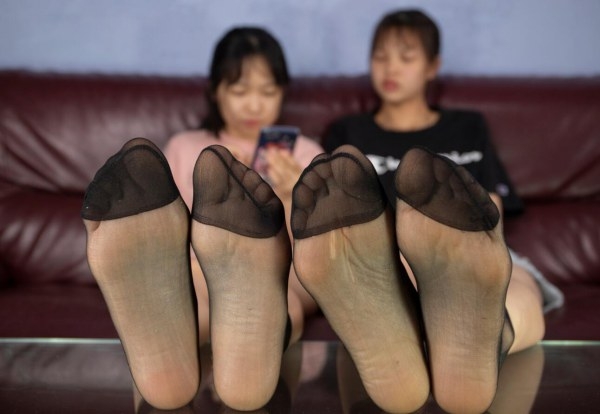 《【视频】潘婷小花双人黑丝平底鞋挑鞋玩鞋》作品图