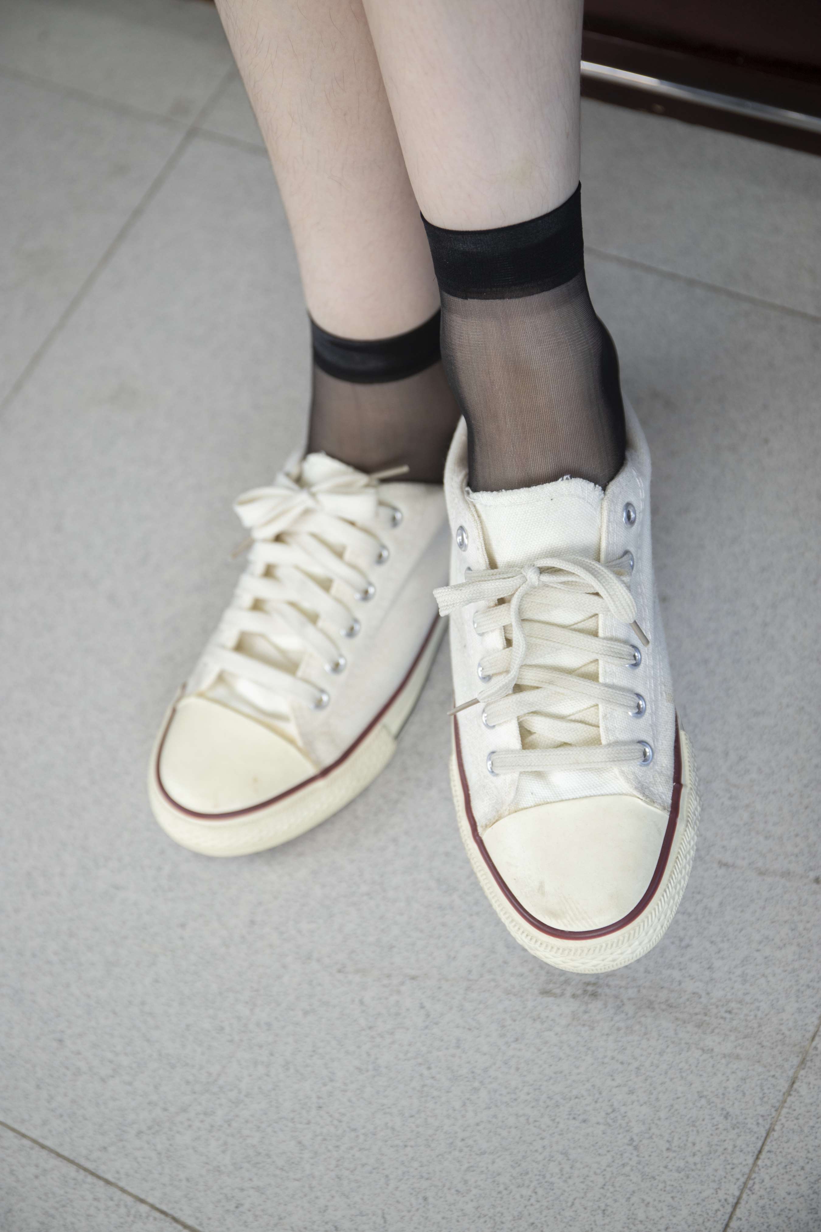 《灵儿黑丝脚挑鞋玩鞋【套图+4K视频】》作品图