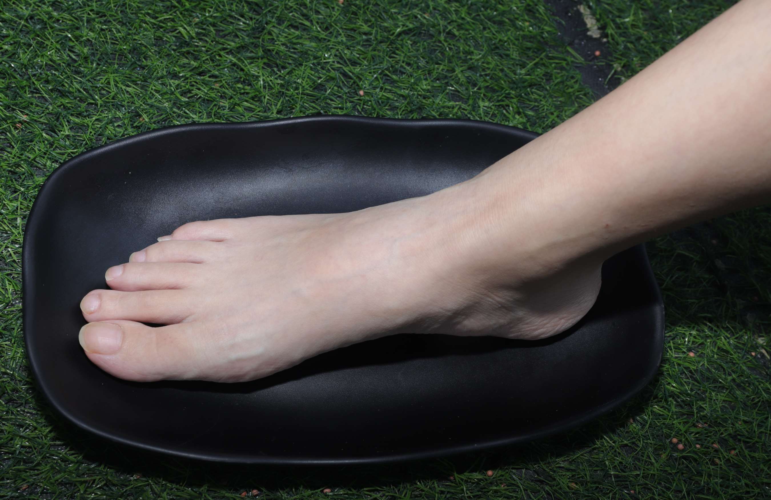 《婷婷的脚丫剥香蕉皮》作品图