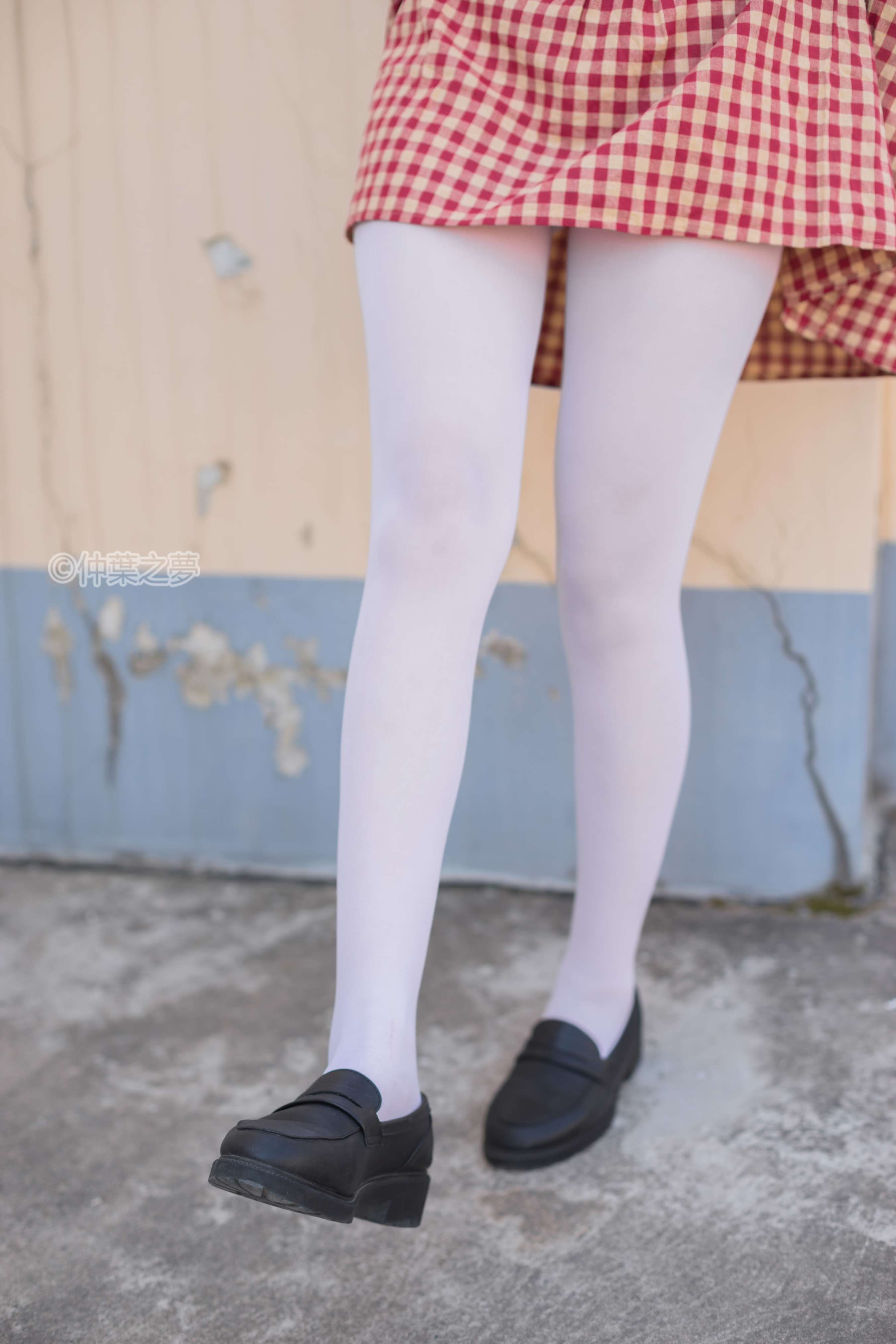 《日系学妹格子裙の白丝脚》作品图