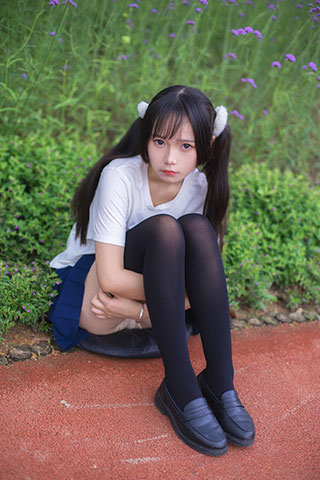 小姐姐百褶裙の长黑丝