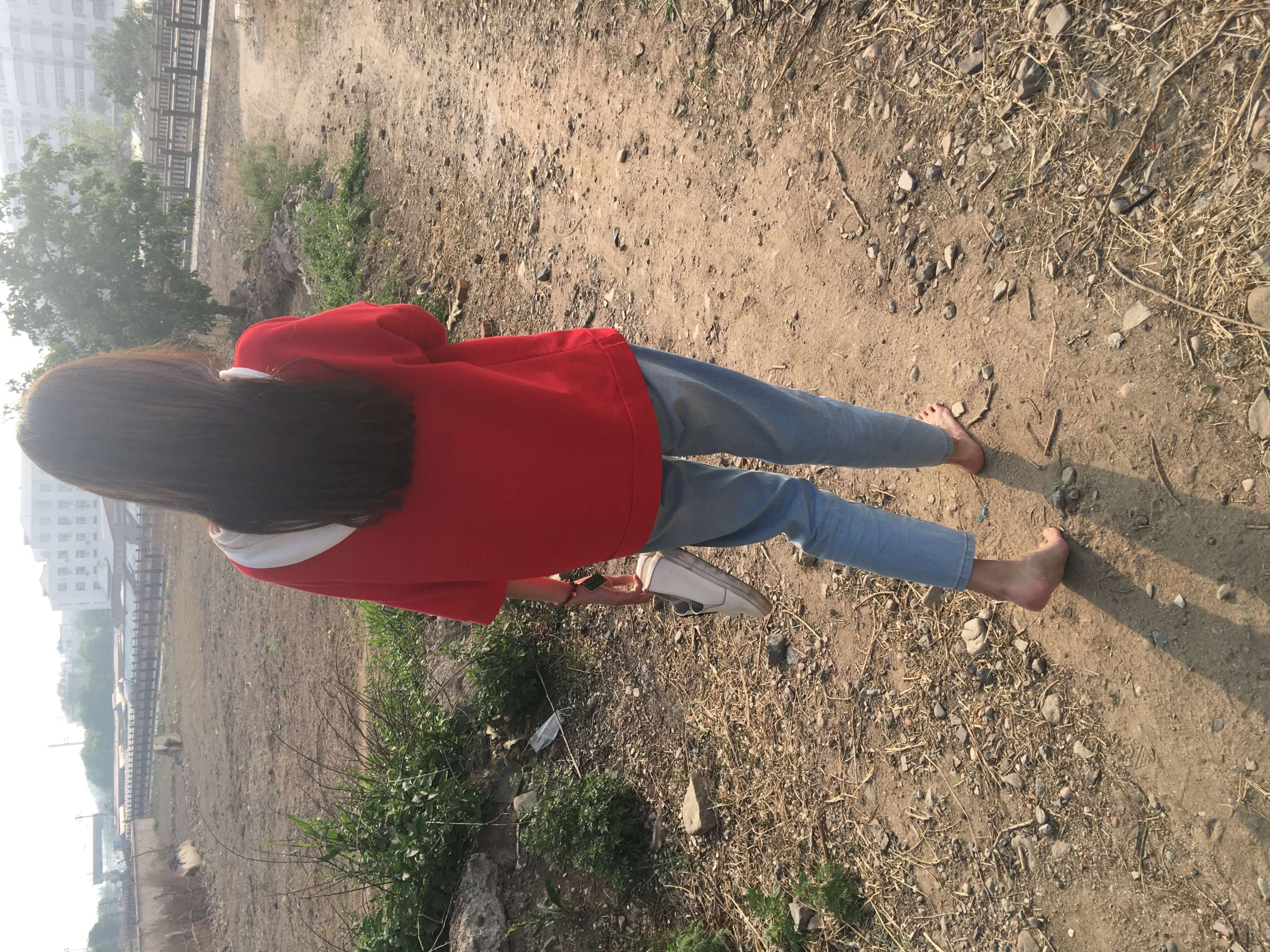 《师妹踩脏脚丫抬起来给你看哦》作品图