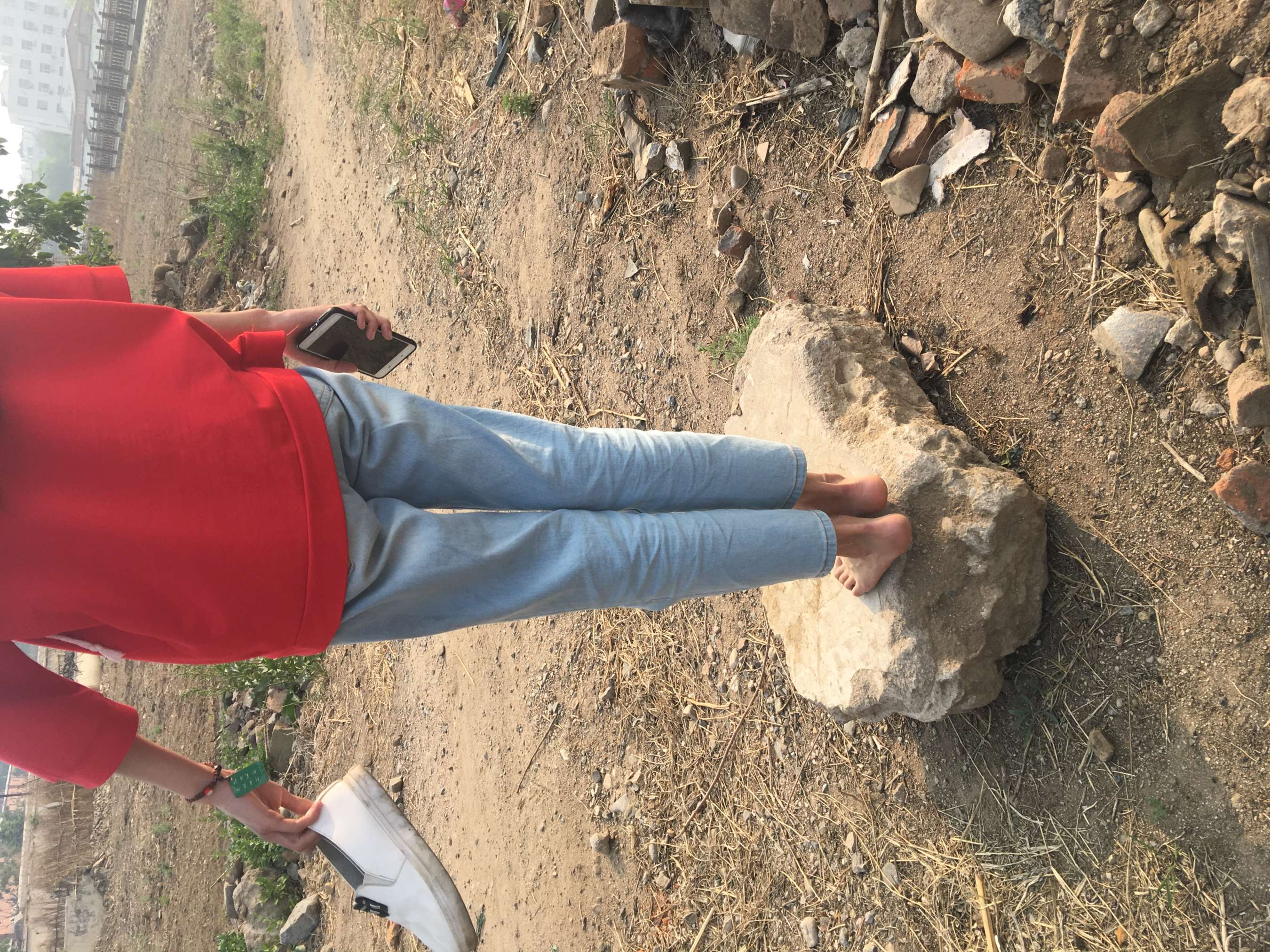 《师妹踩脏脚丫抬起来给你看哦》作品图