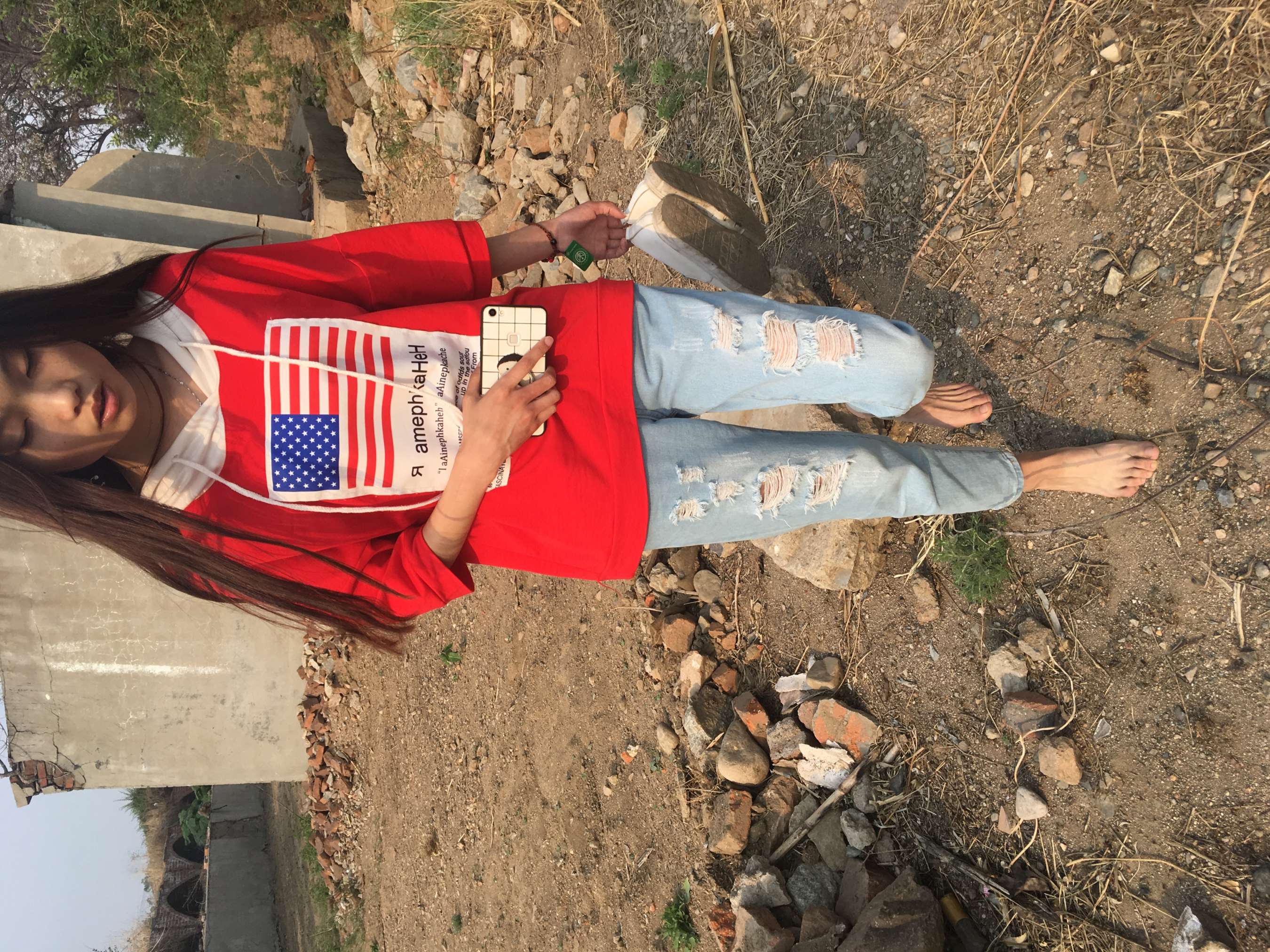 《师妹踩脏脚丫抬起来给你看哦》作品图