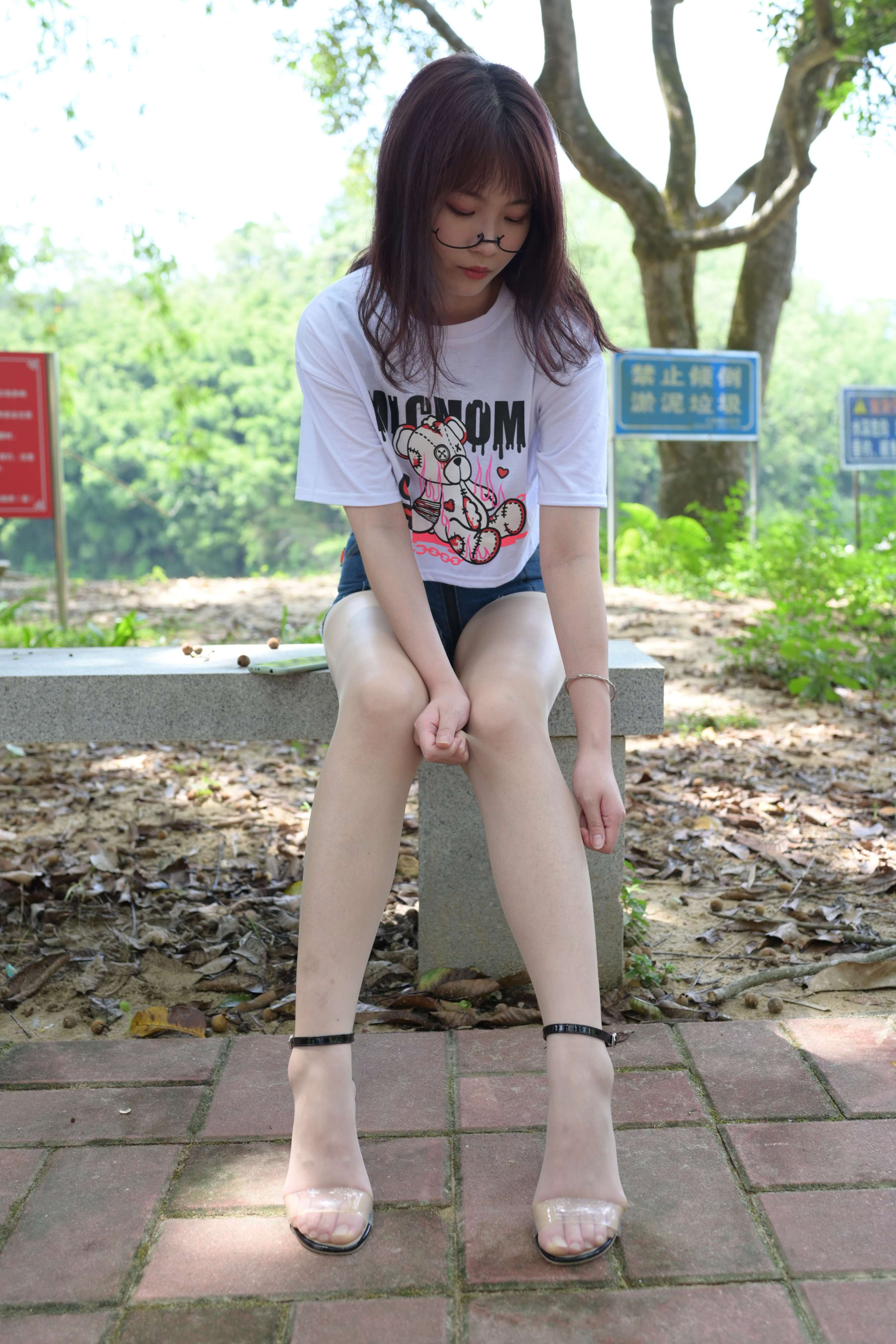 《假日师姐丝足游公园》作品图