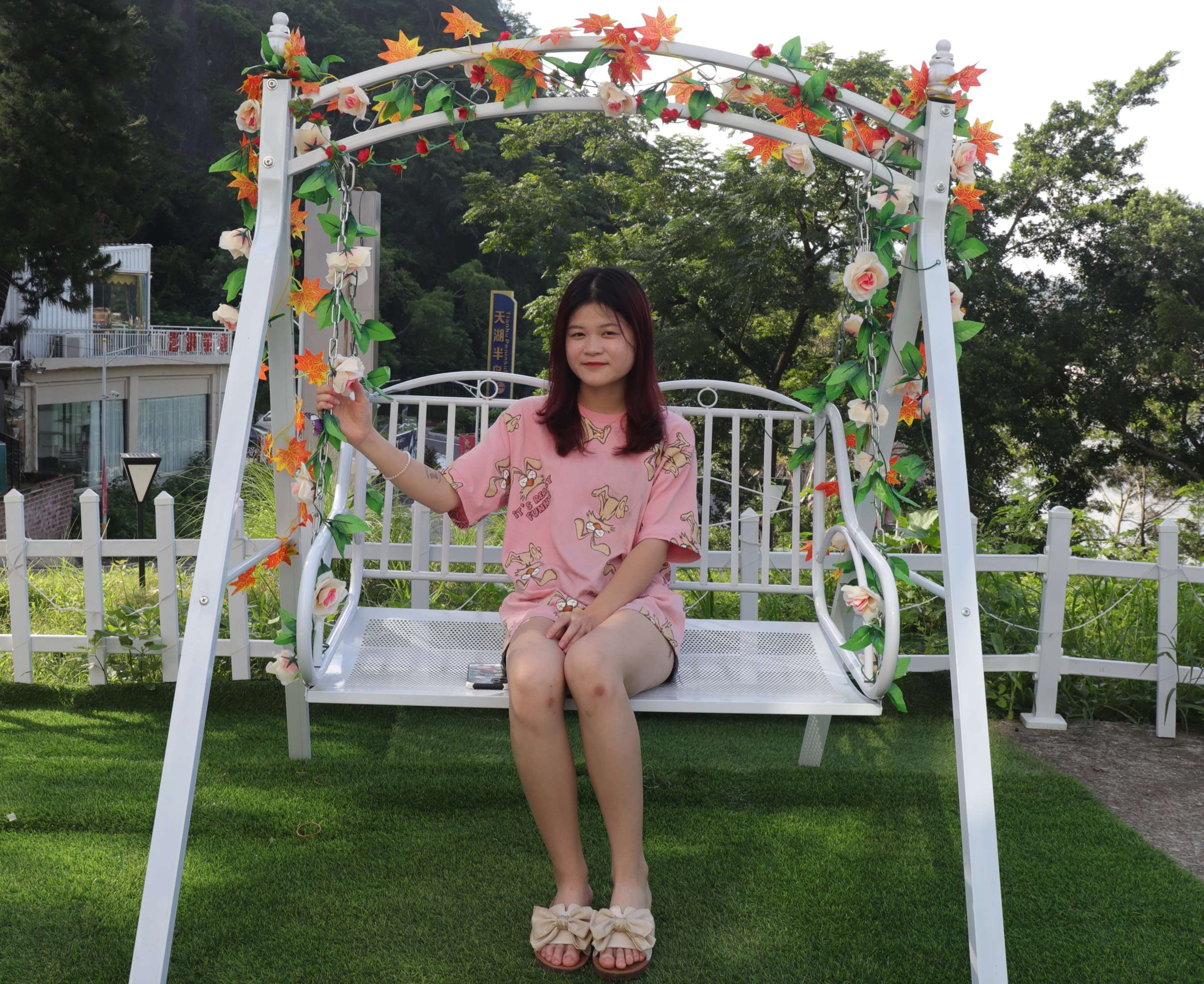 《小金师妹的白嫩脚丫回来了》作品图