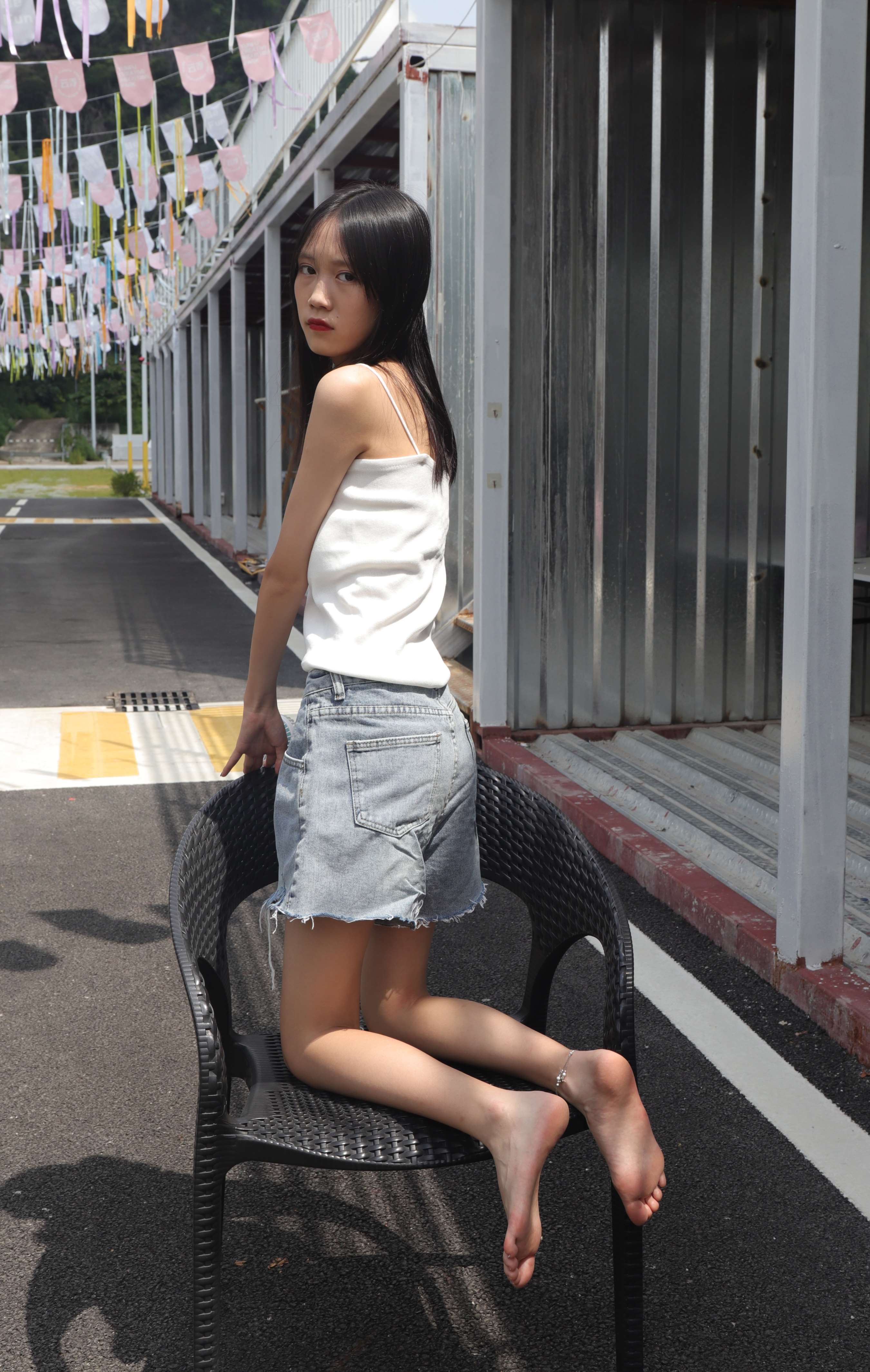 《终于哄得表妹拍了套吊带脚丫图 第二套》作品图