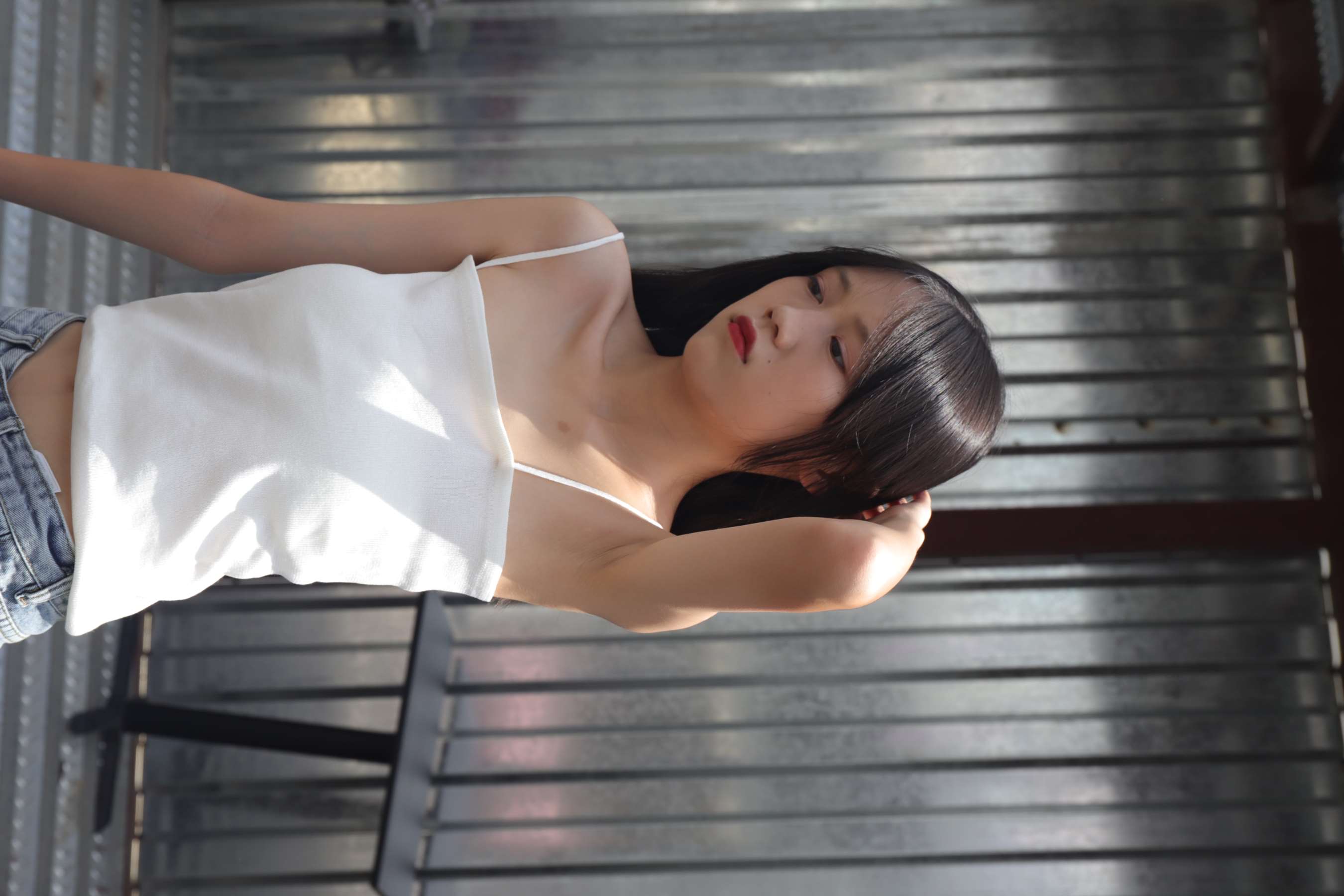 《终于哄得表妹拍了套吊带脚丫图 第二套》作品图