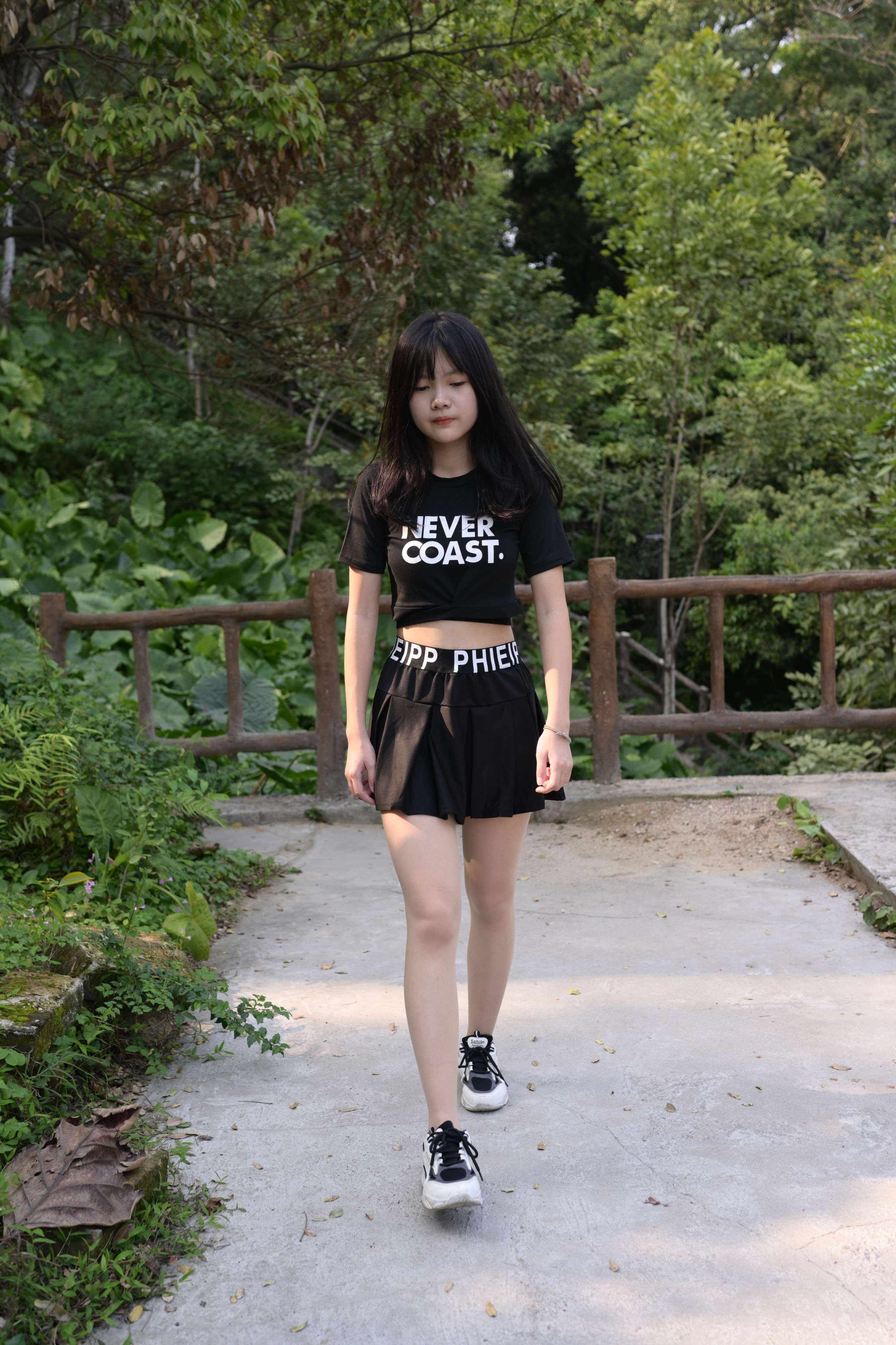 《西湖上小姐姐的丝足》作品图