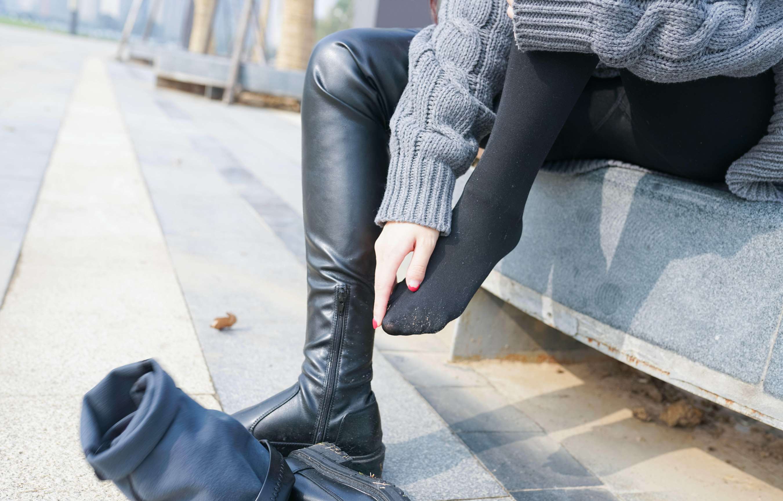 《芊芊少女 秋意未尽，冬又望想》作品图