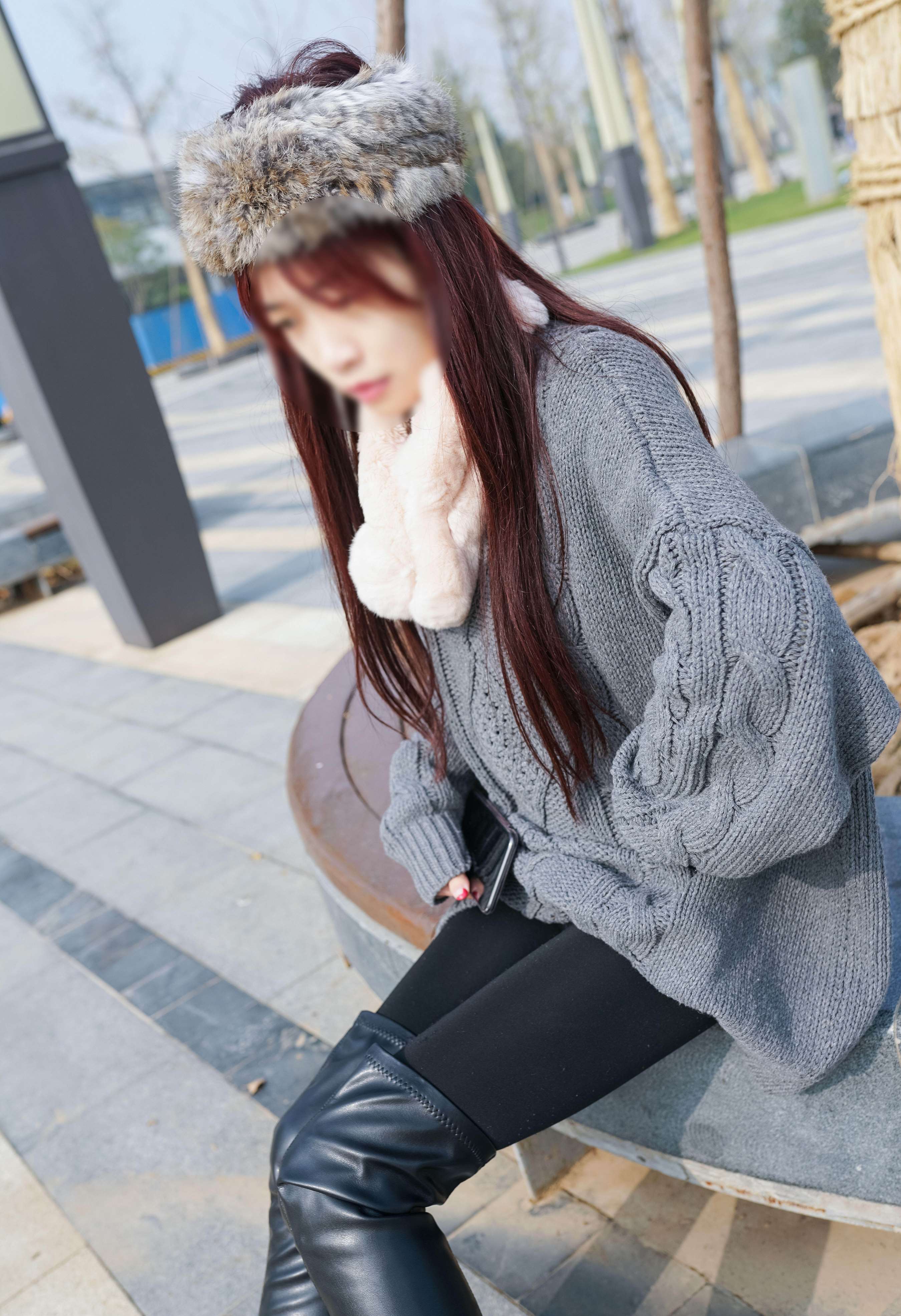 《芊芊少女 秋意未尽，冬又望想》作品图