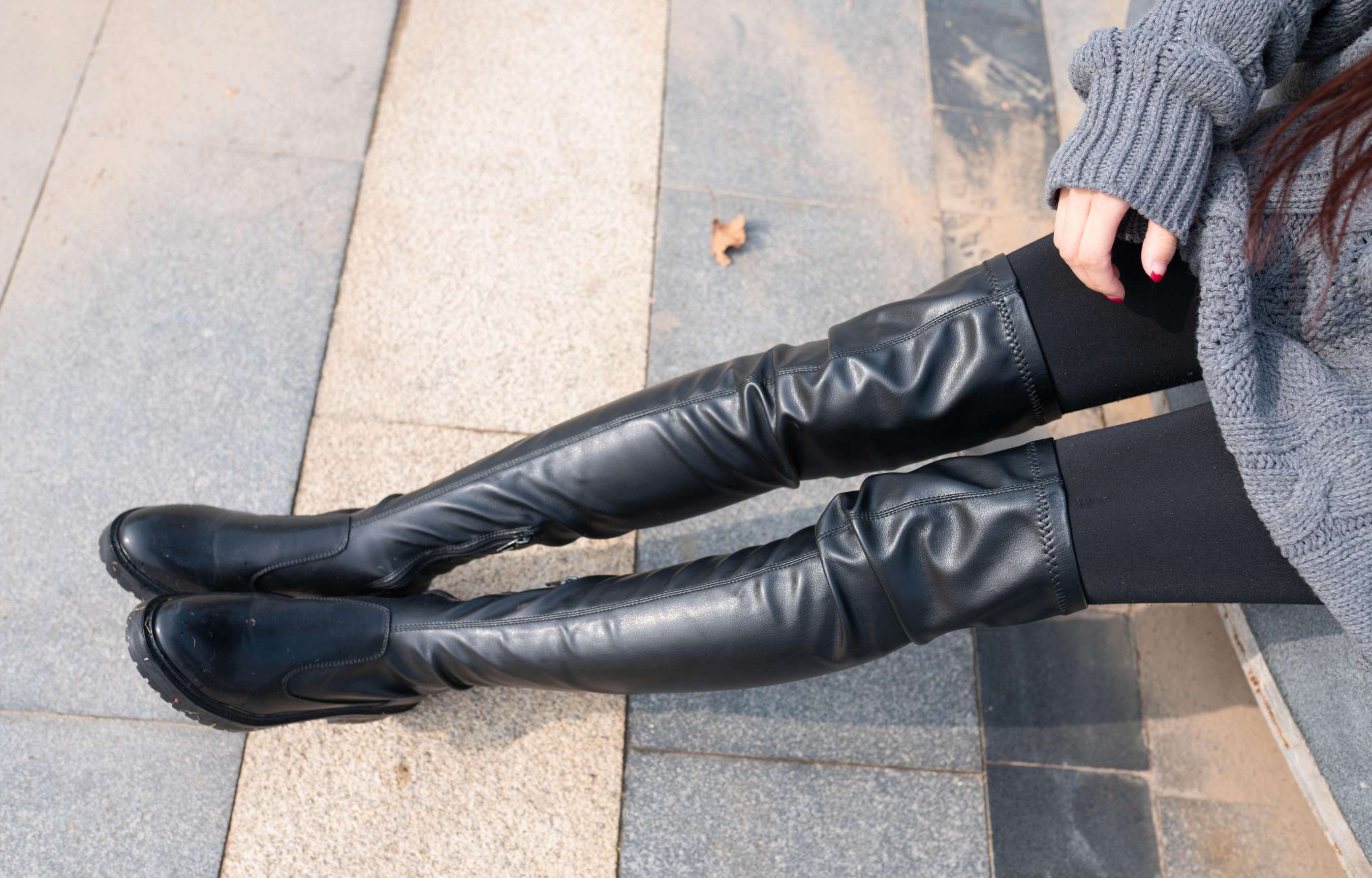 《芊芊少女 秋意未尽，冬又望想》作品图