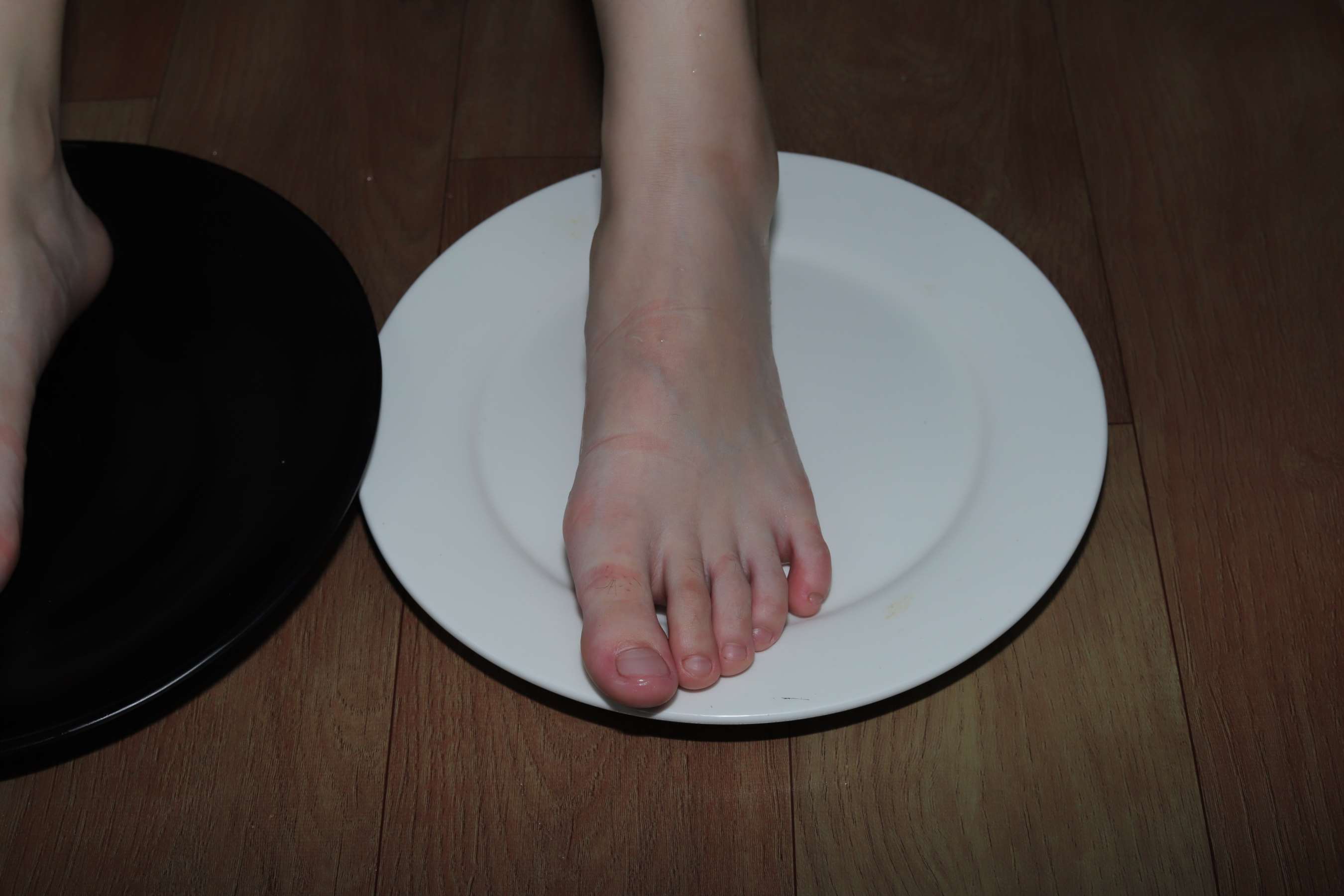 《珊珊少女重口味烤脚Y给大家吃》作品图