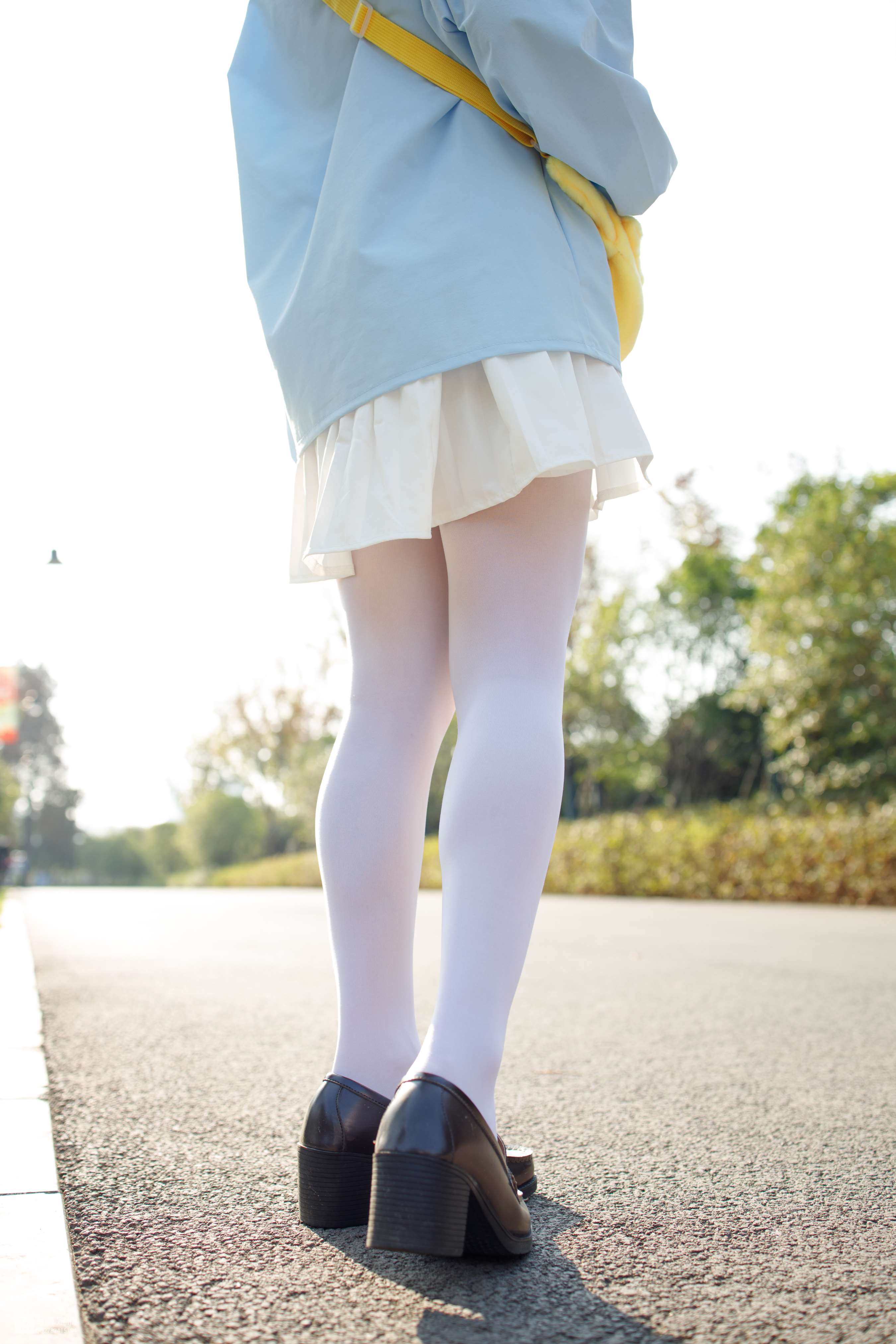 《【免费】小师妹黄帽の白丝脚》作品图