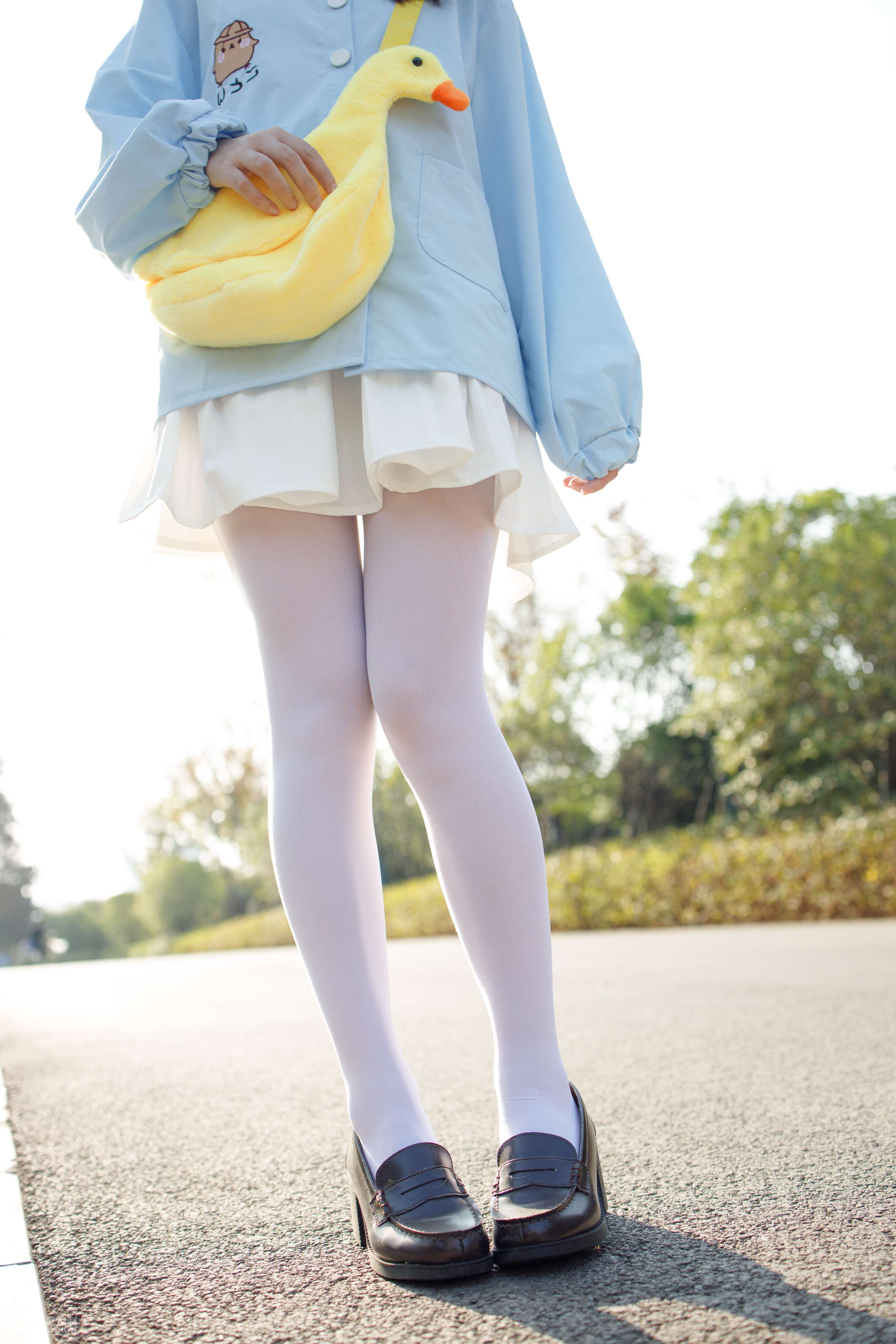 《【免费】小师妹黄帽の白丝脚》作品图