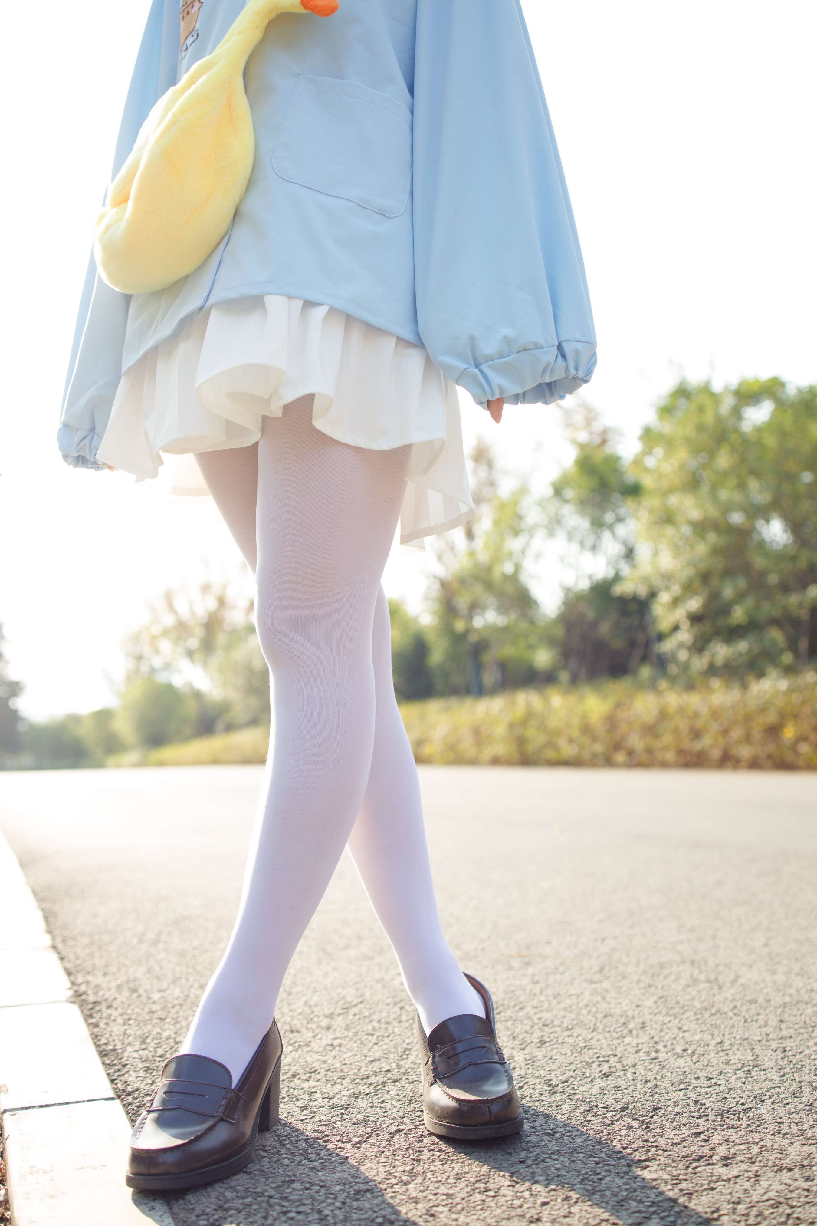 《【免费】小师妹黄帽の白丝脚》作品图