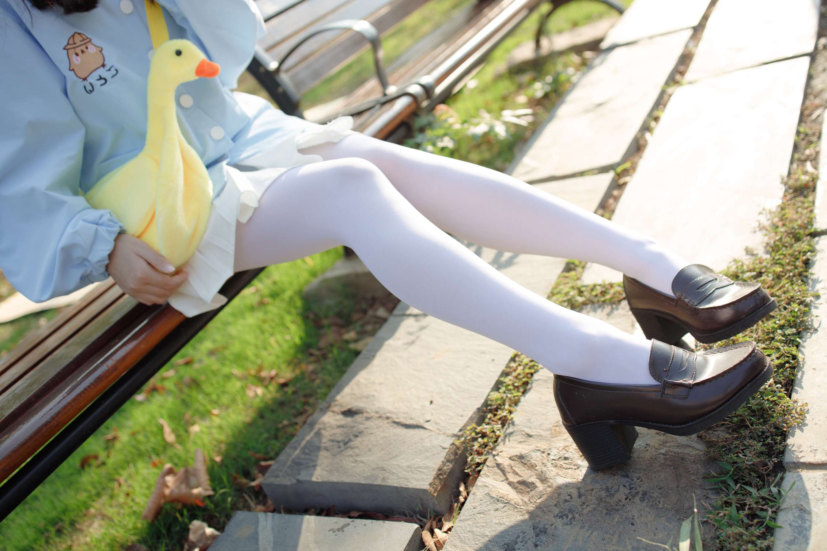 《【免费】小师妹黄帽の白丝脚》作品图