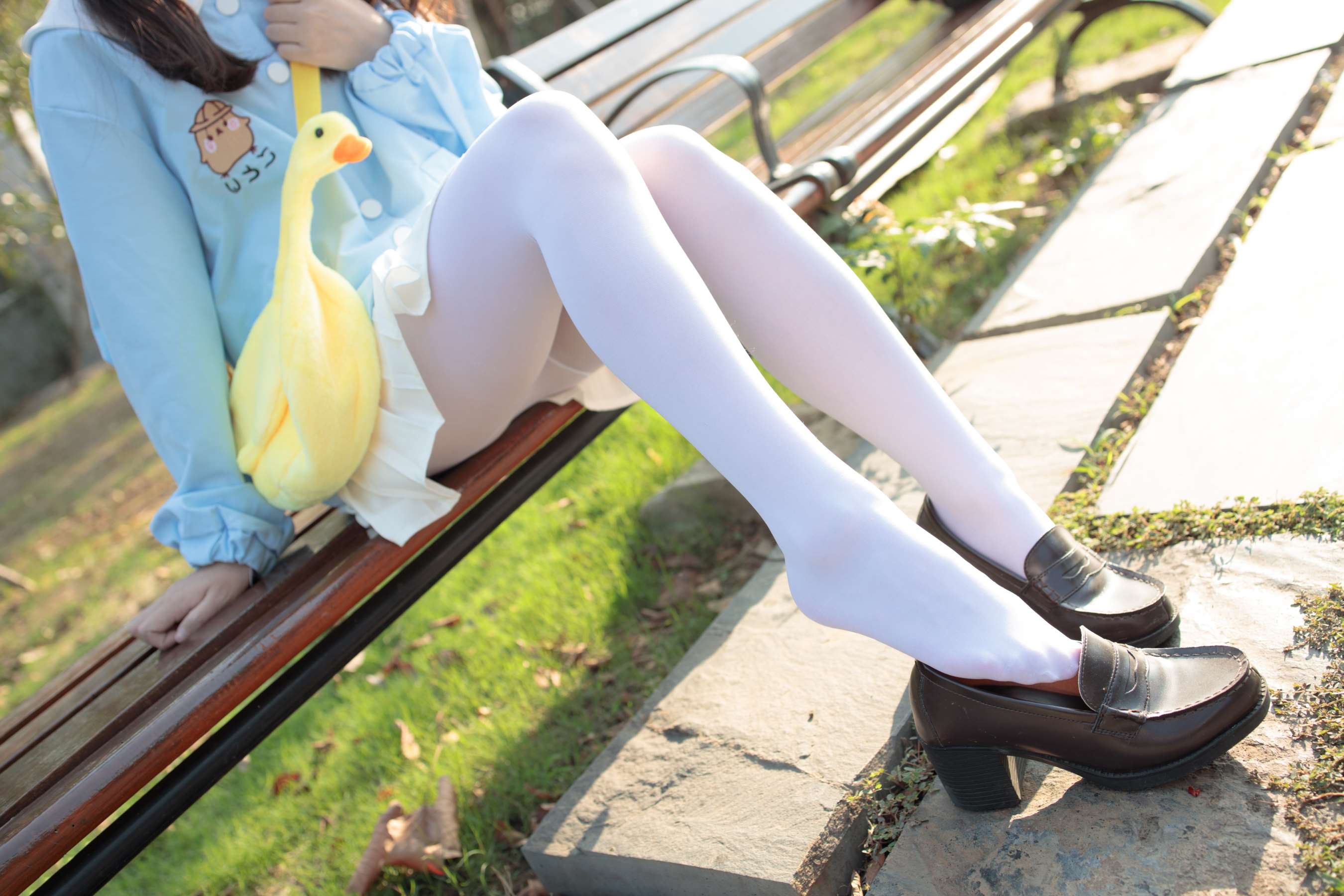 《【免费】小师妹黄帽の白丝脚》作品图