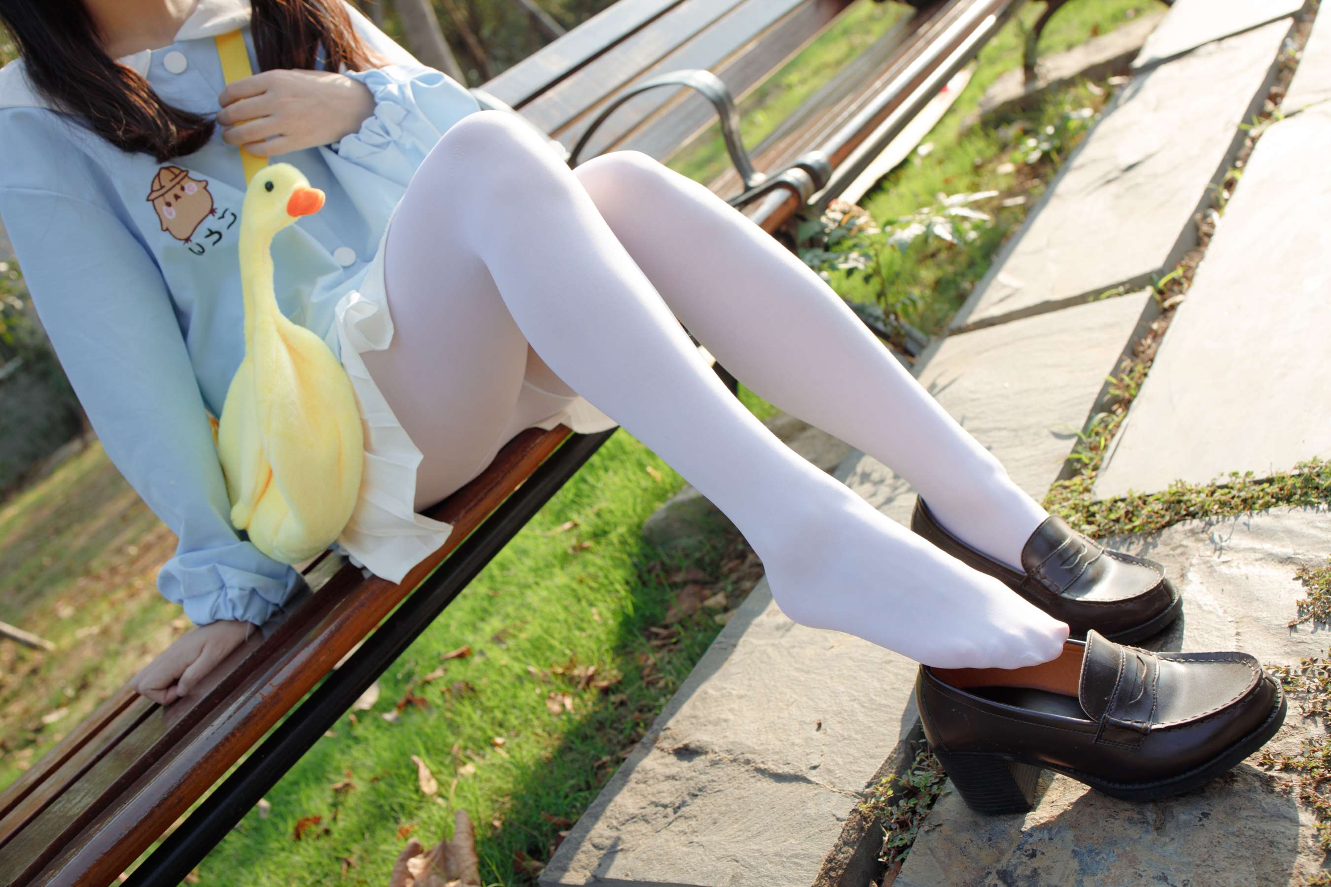 《【免费】小师妹黄帽の白丝脚》作品图