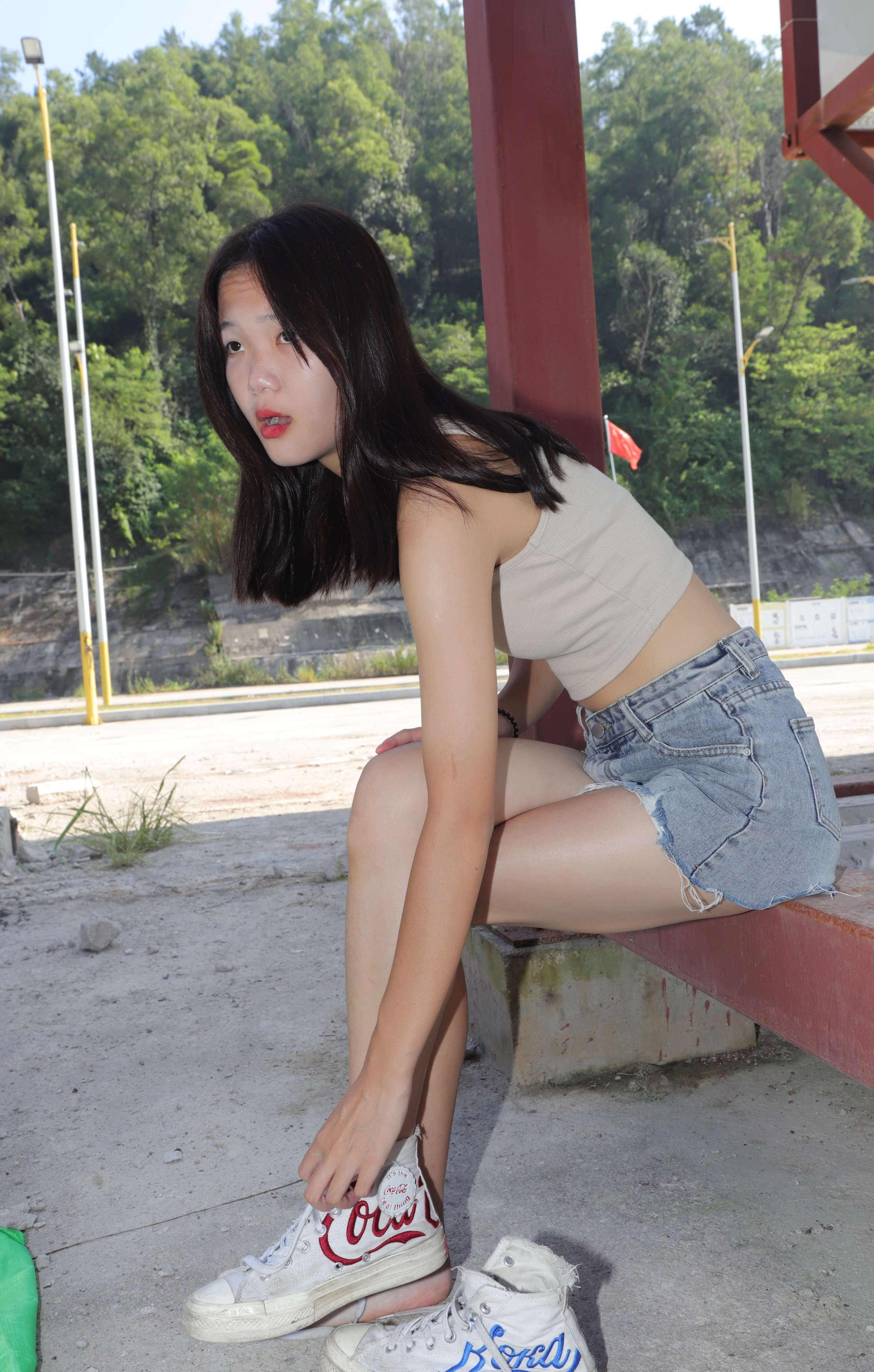 《思思小师妹赤脚踩脏脚底给你看》作品图