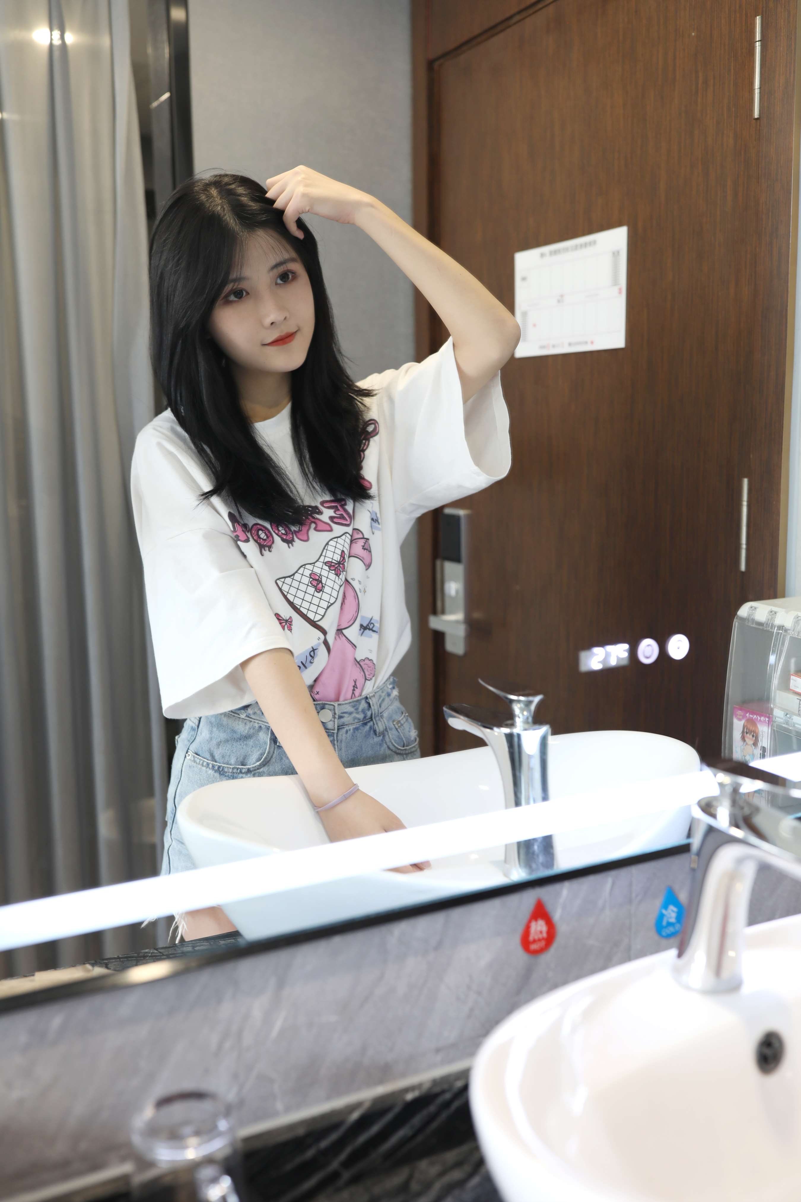 《美琳小师妹脚水冲咖啡搅拌踩饼干》作品图