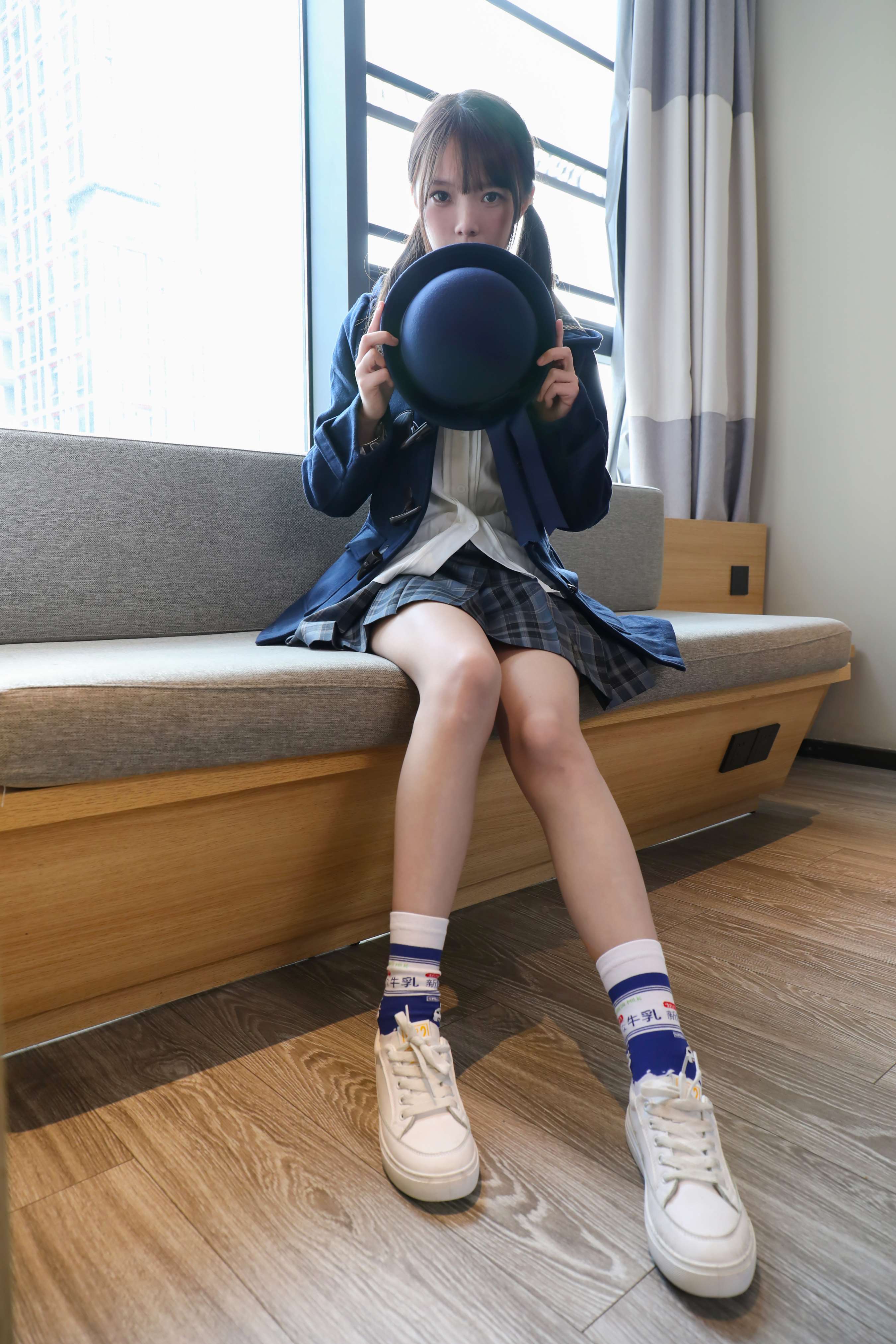 《樱子师妹板鞋棉袜裸足》作品图