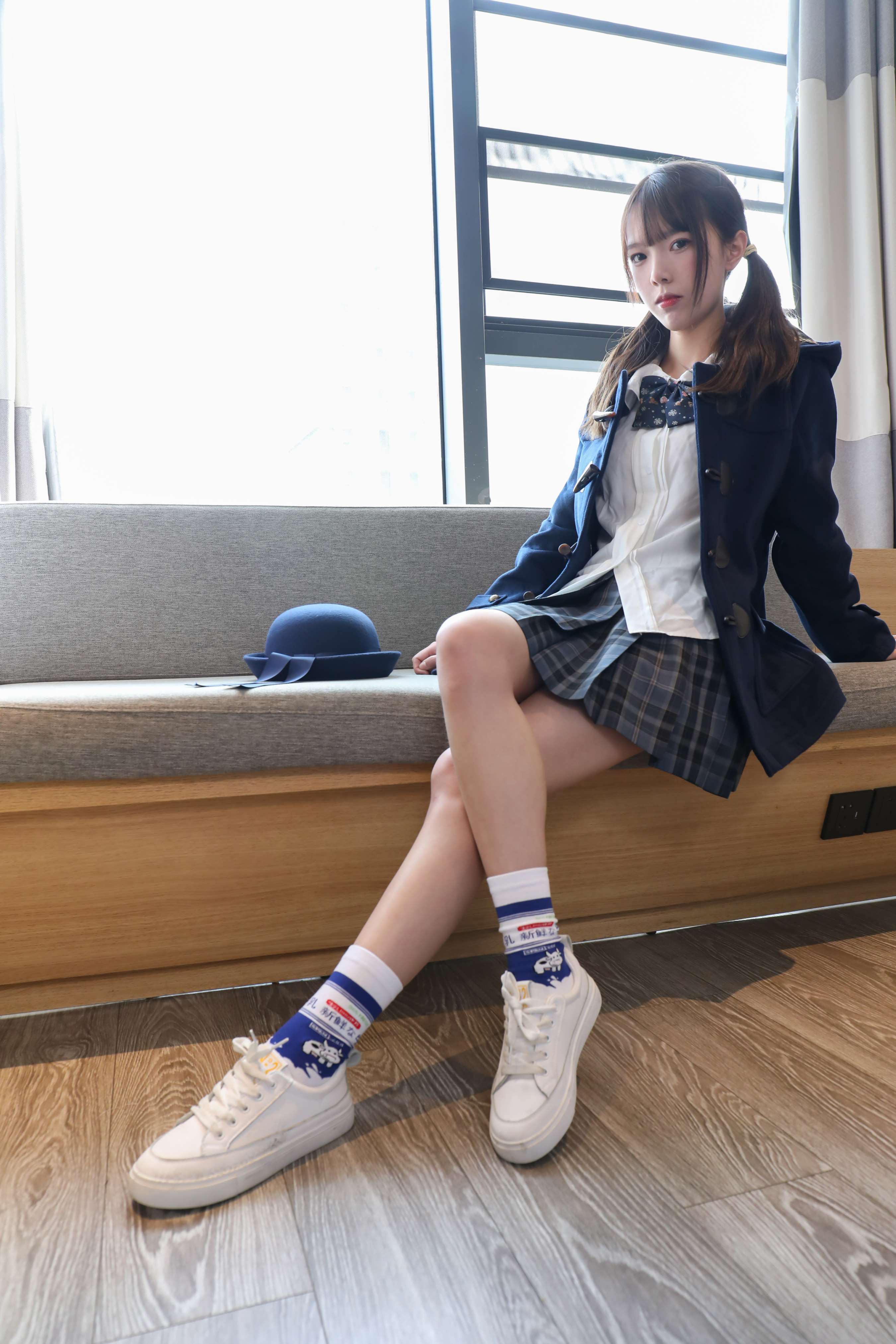 《樱子师妹板鞋棉袜裸足》作品图