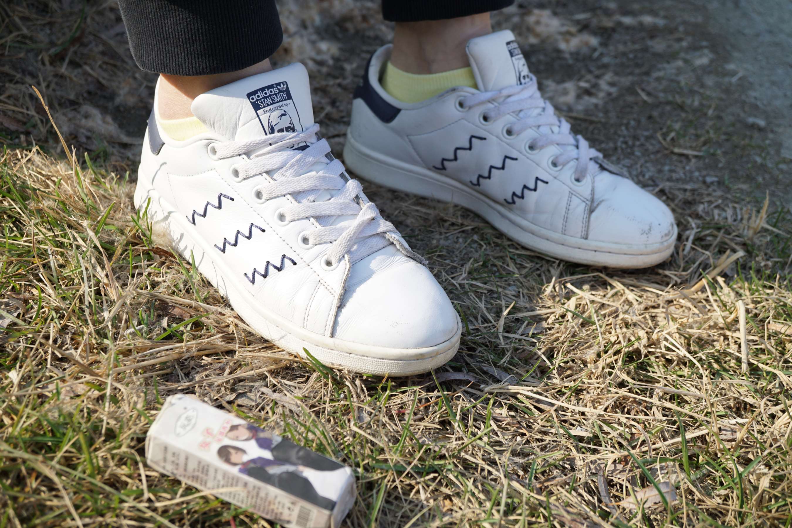 《公园石头上的希子师妹》作品图