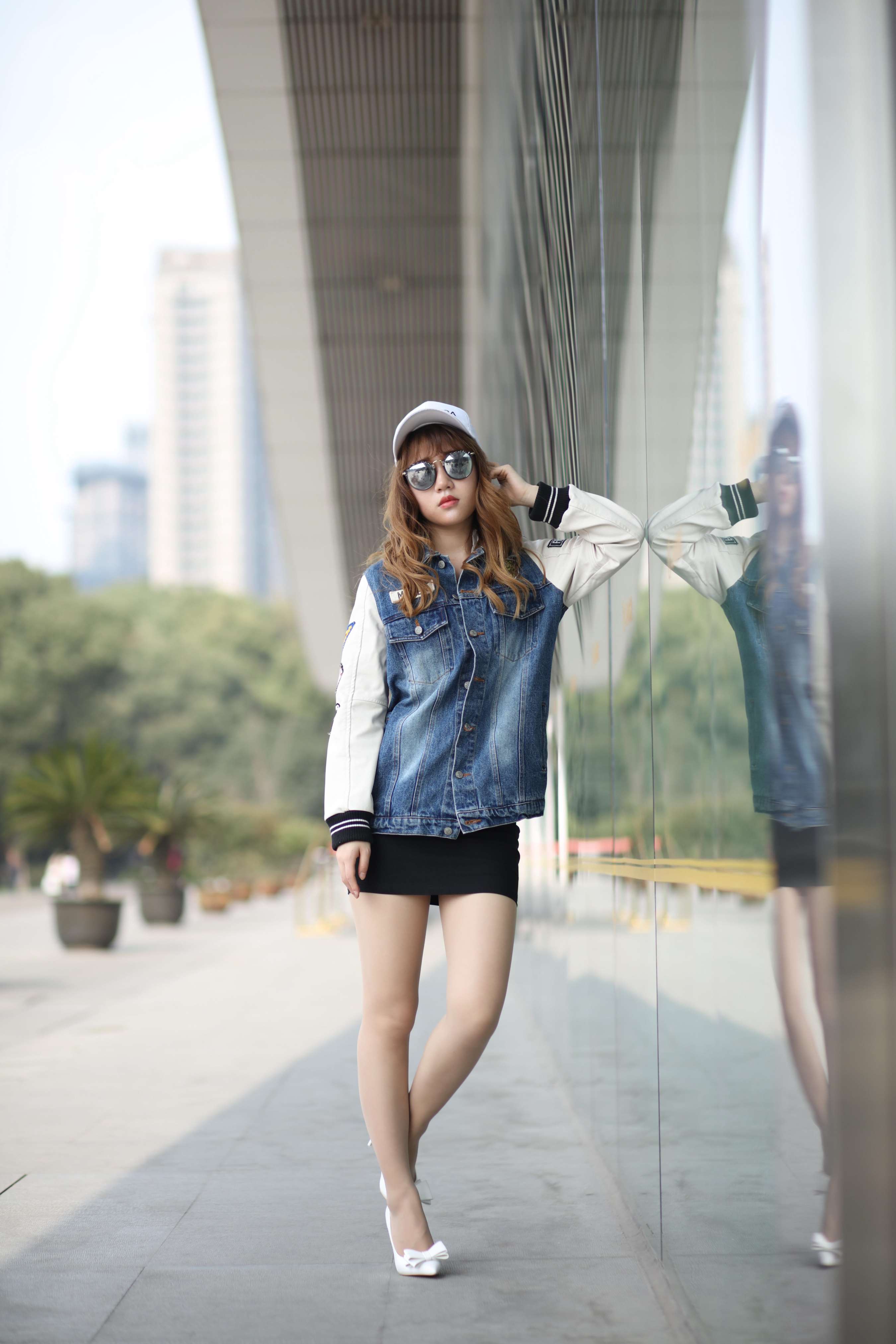 《墨镜少女丝足》作品图