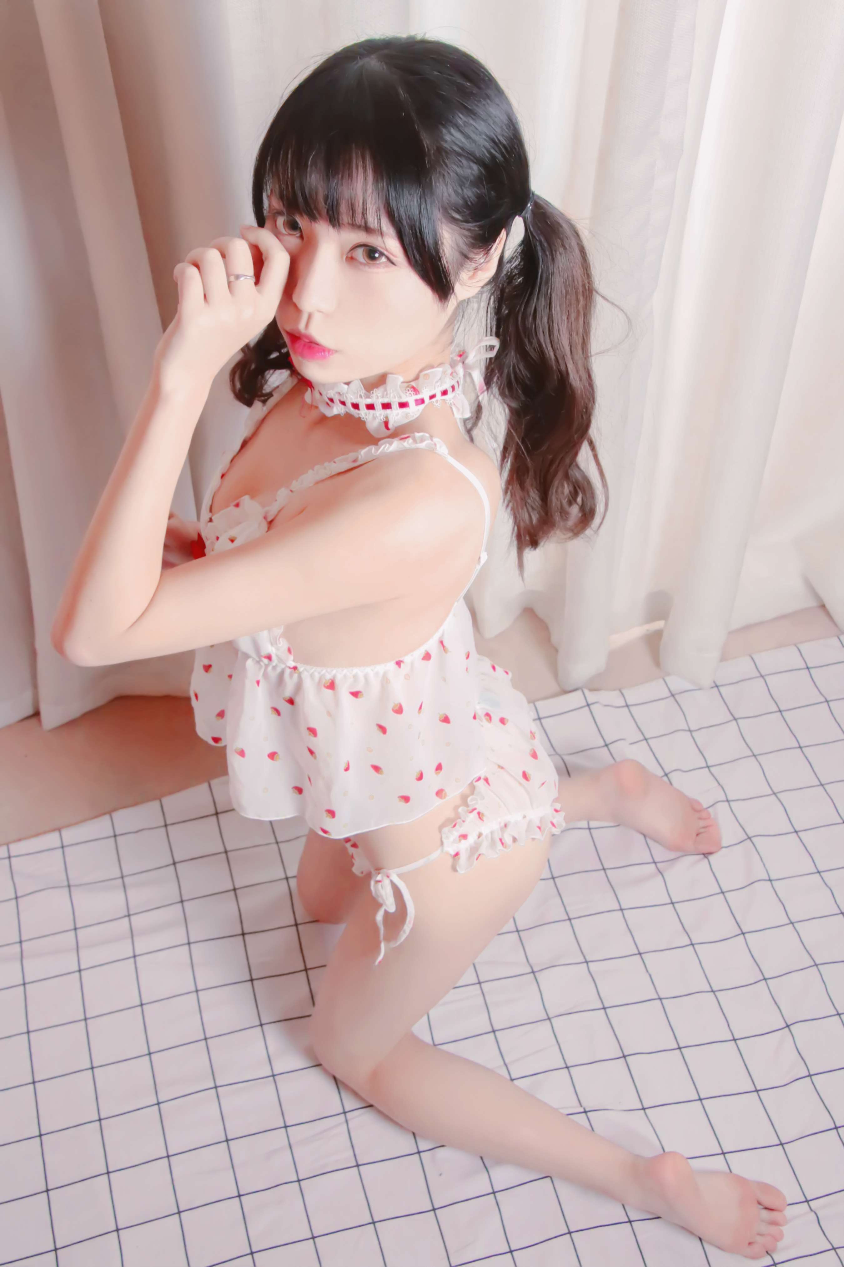 《小姐姐小草莓睡衣》作品图