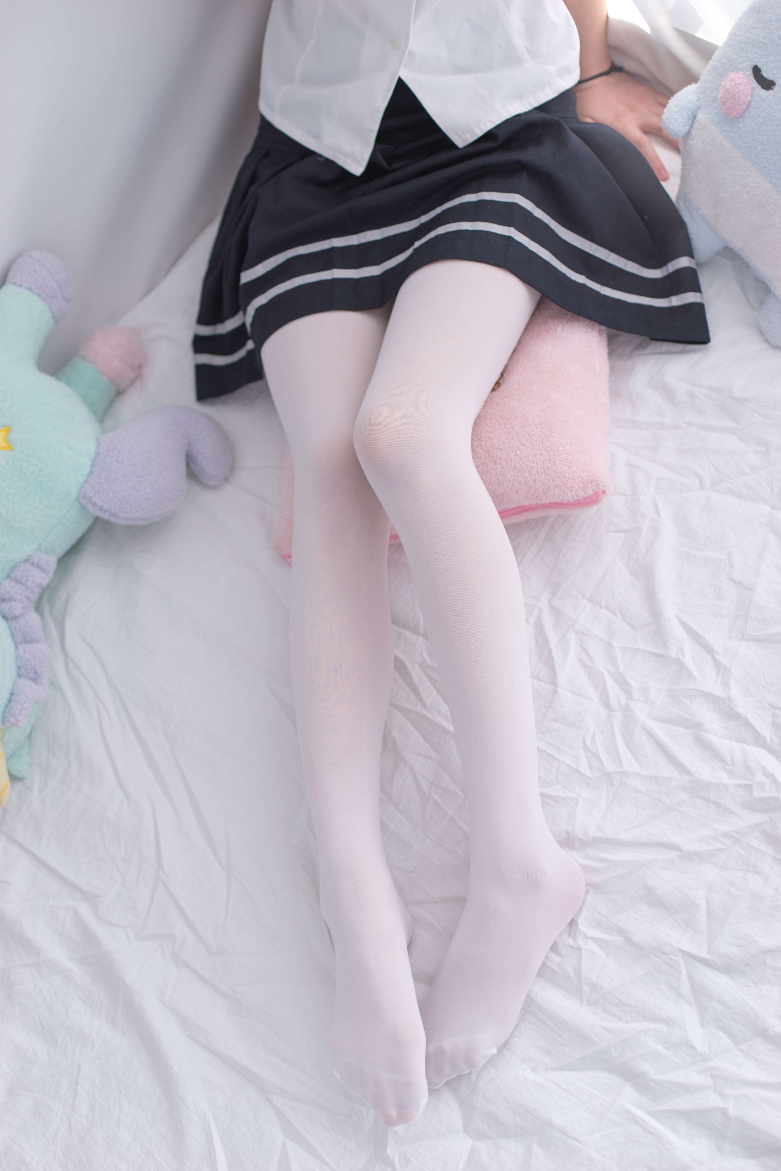 《小姐姐JK制服の白丝足》作品图