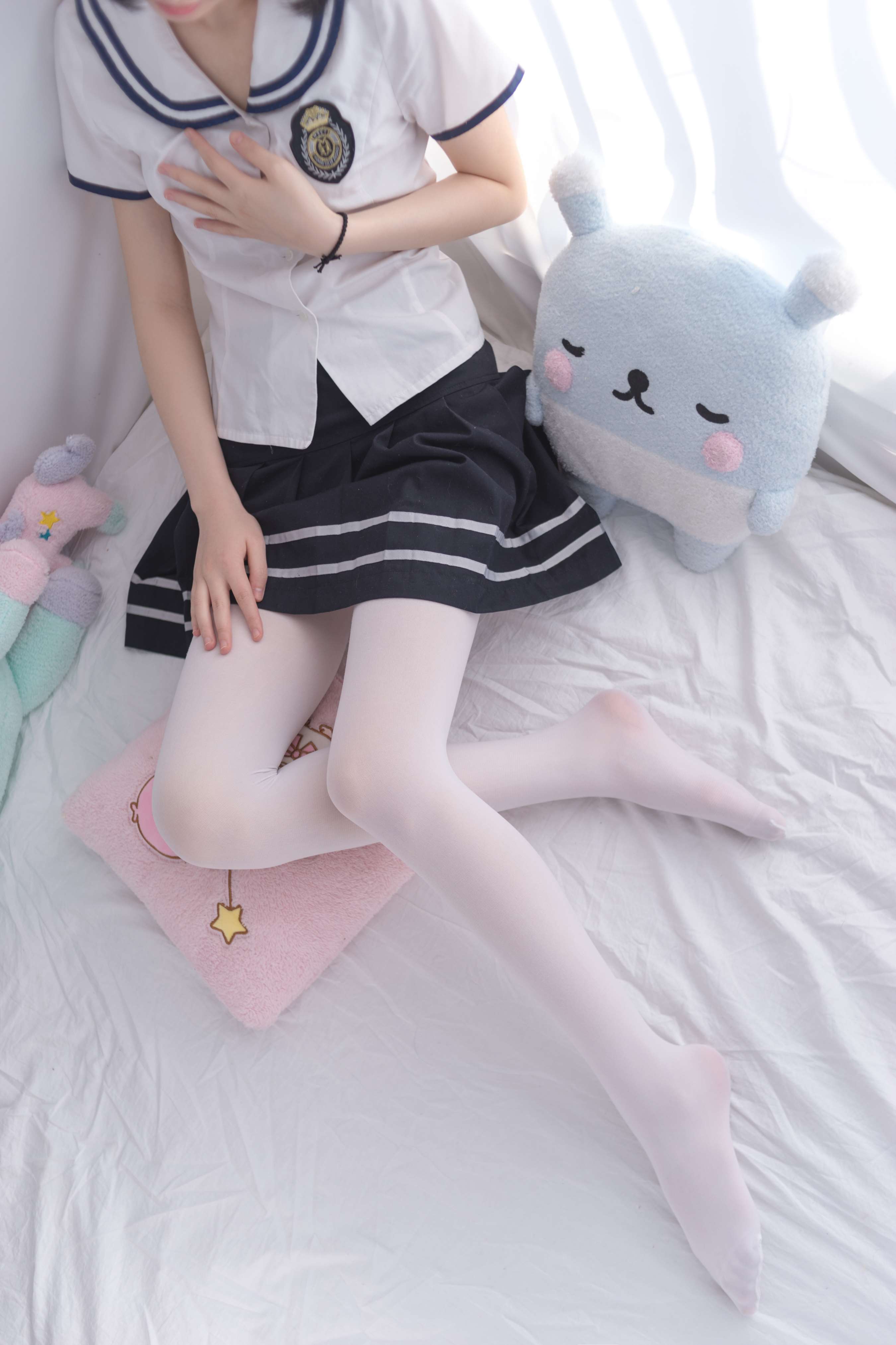 《小姐姐JK制服の白丝足》作品图