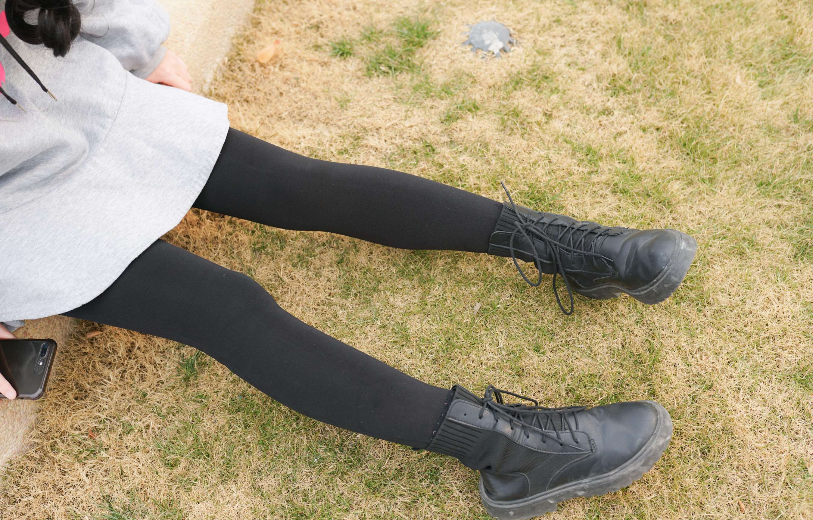 《含含小姐姐~短靴棉袜脚》作品图