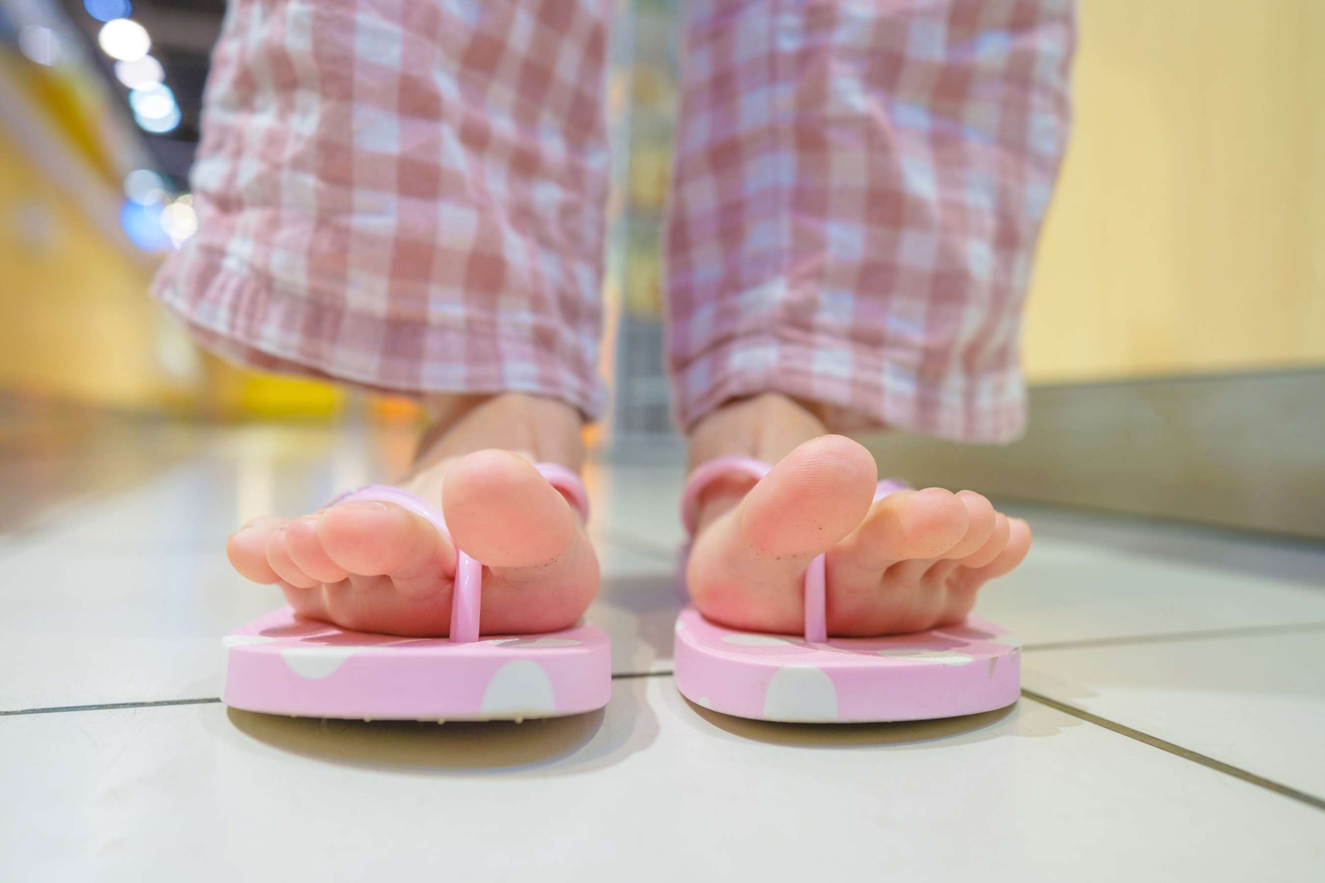 《学妹睡衣嫩足》作品图